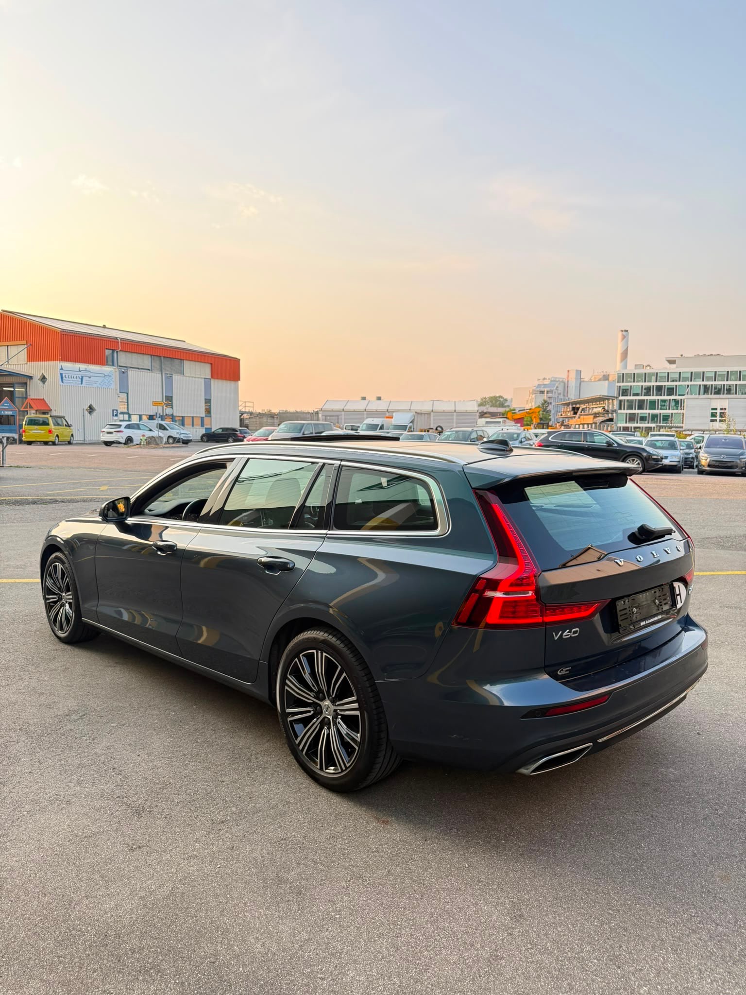 VOLVO V60 D4 AWD Momentum Geartronic-image-4