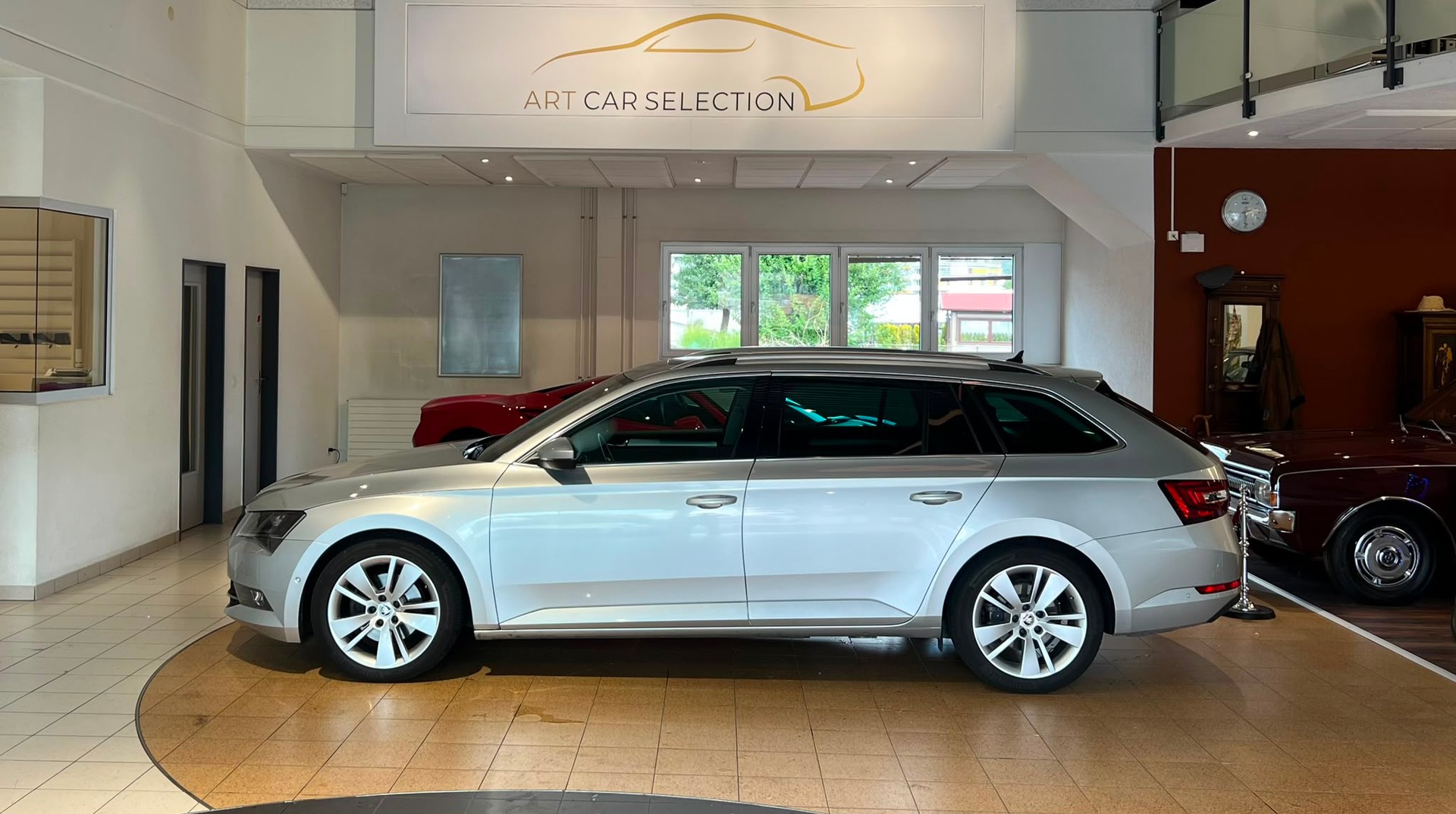 SKODA Superb Combi 2.0 TDi 4x4 DSG *Vollausstattung*-image-1