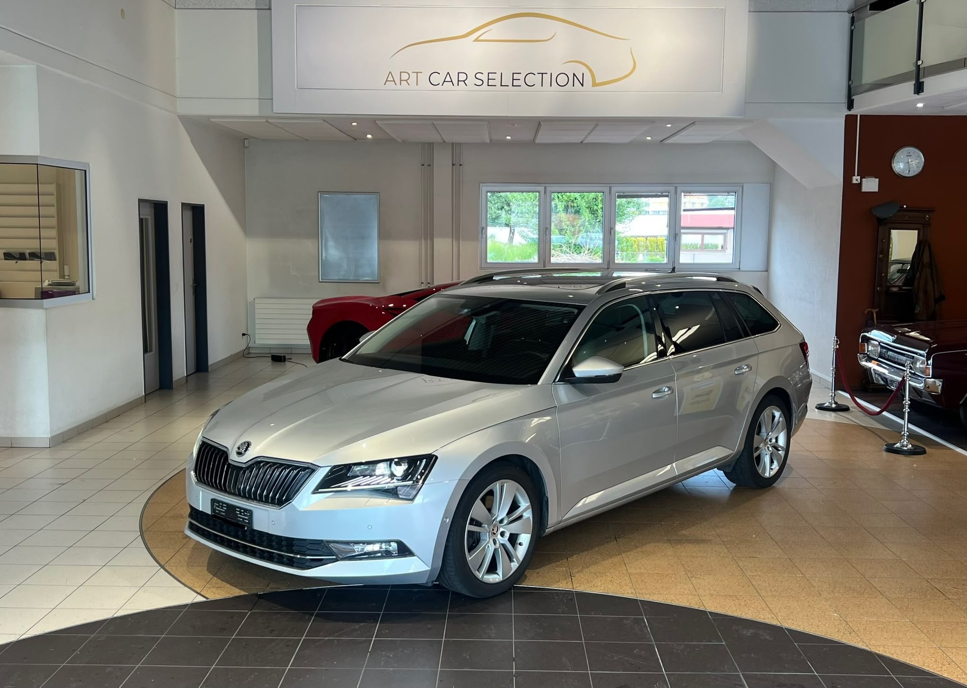 SKODA Superb Combi 2.0 TDi 4x4 DSG *Vollausstattung*-image-0
