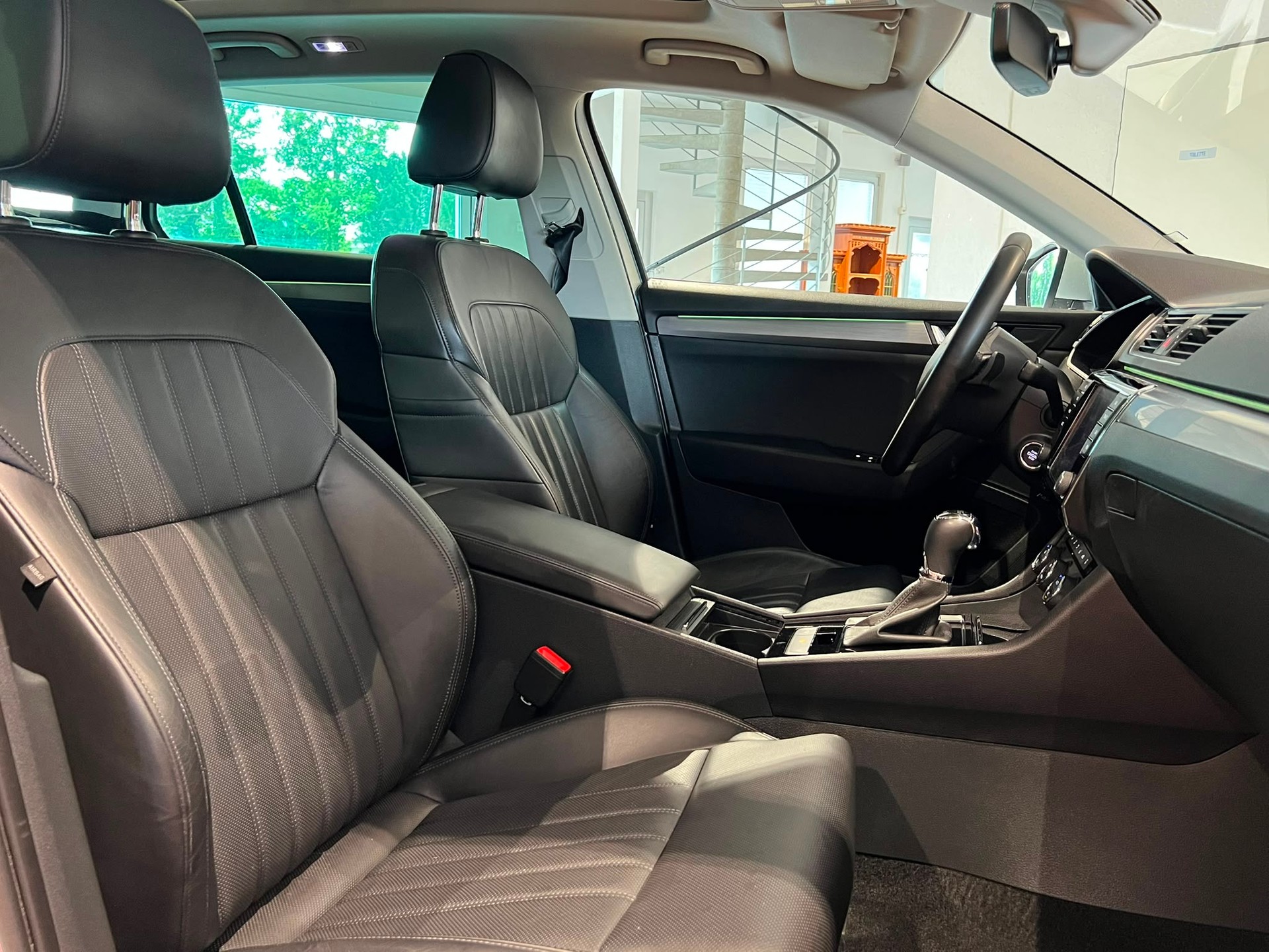 SKODA Superb Combi 2.0 TDi 4x4 DSG *Vollausstattung*-image-6