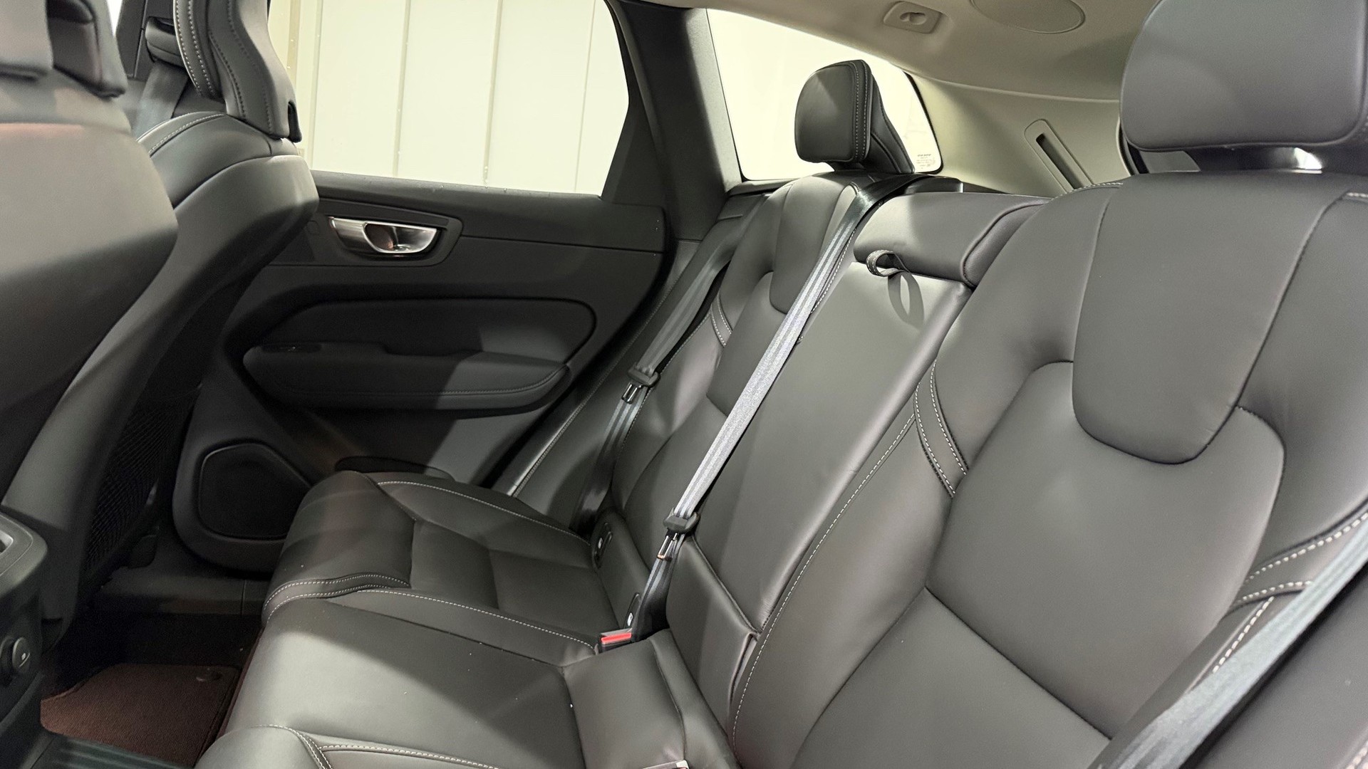 VOLVO XC60 2.0 T6 TE Ultra Dark eAWD-image-6