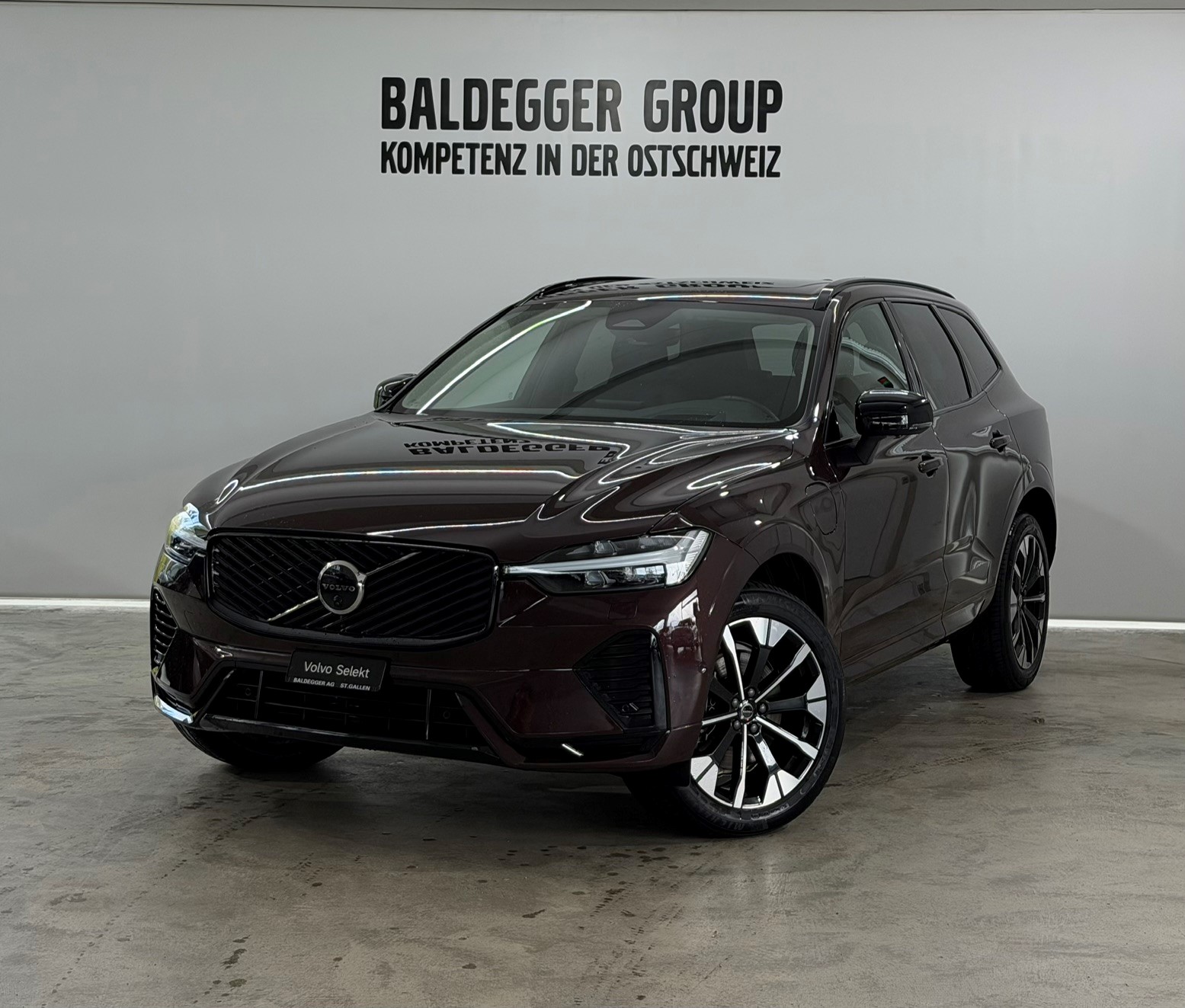 VOLVO XC60 2.0 T6 TE Ultra Dark eAWD-image-0