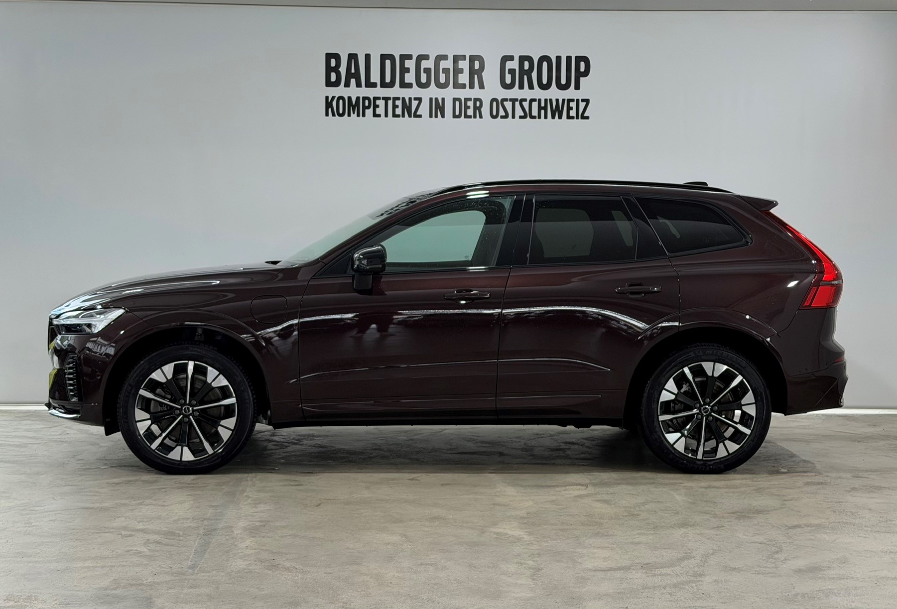 VOLVO XC60 2.0 T6 TE Ultra Dark eAWD-image-2