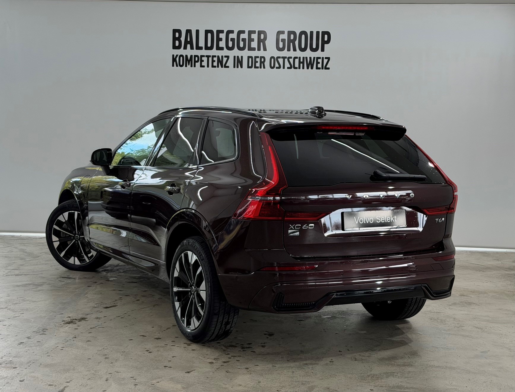 VOLVO XC60 2.0 T6 TE Ultra Dark eAWD-image-1