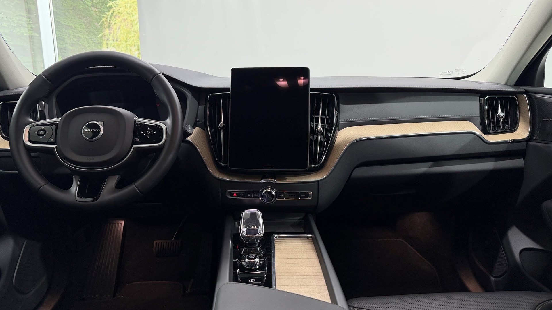 VOLVO XC60 2.0 T6 TE Ultra Dark eAWD-image-5
