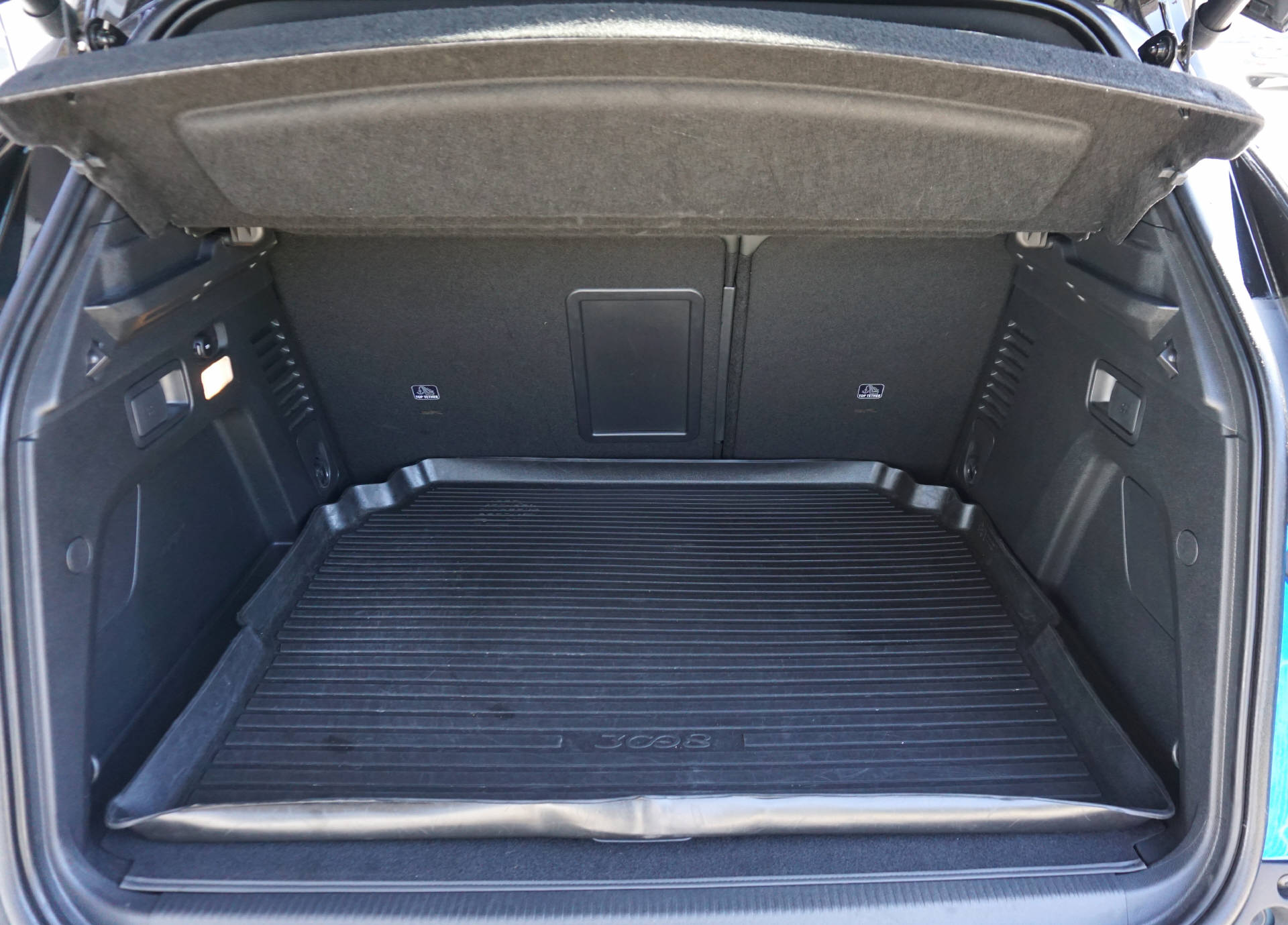 PEUGEOT 3008 1.6 Plug-in Hybrid4 GT Pack-image-12