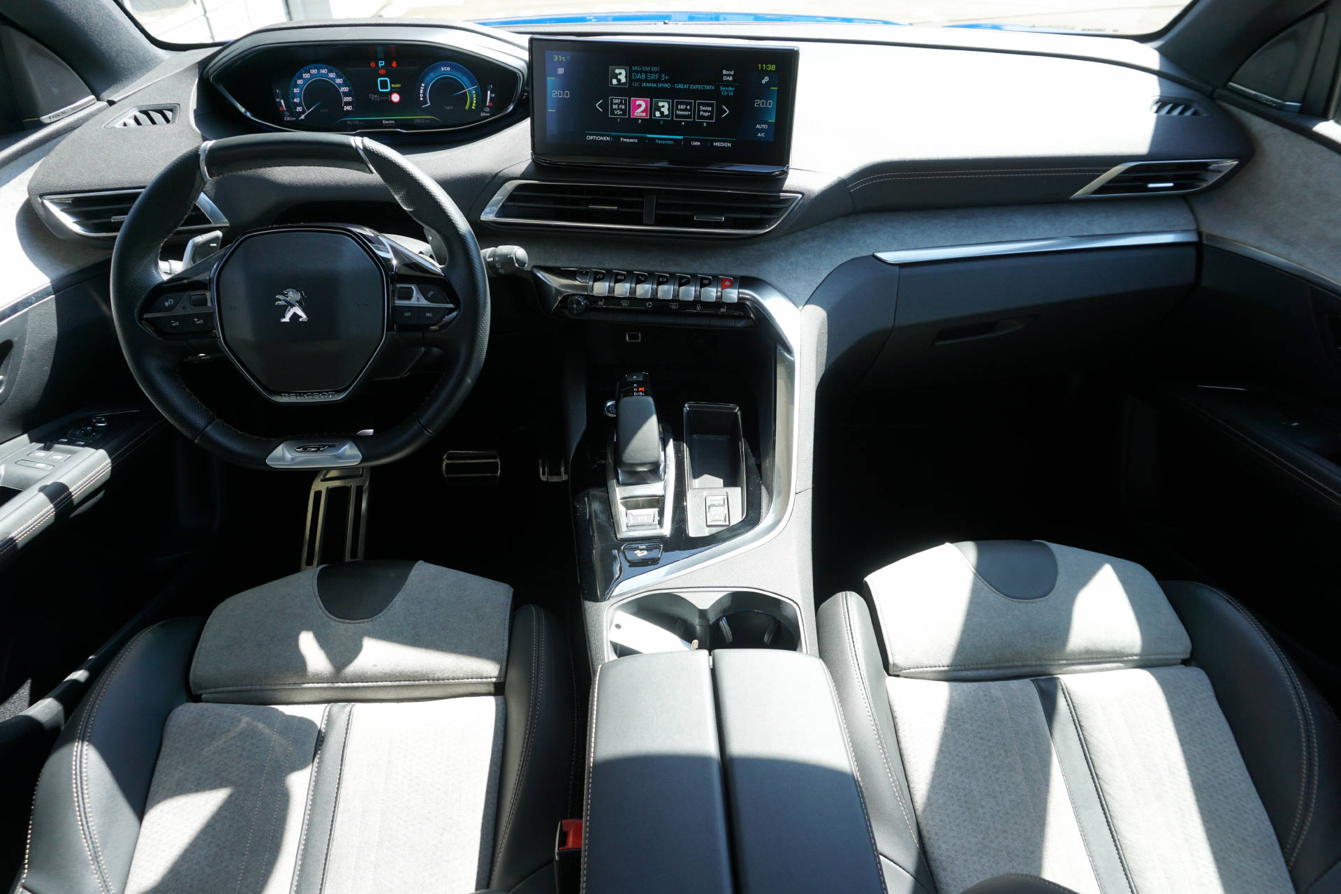 PEUGEOT 3008 1.6 Plug-in Hybrid4 GT Pack-image-6