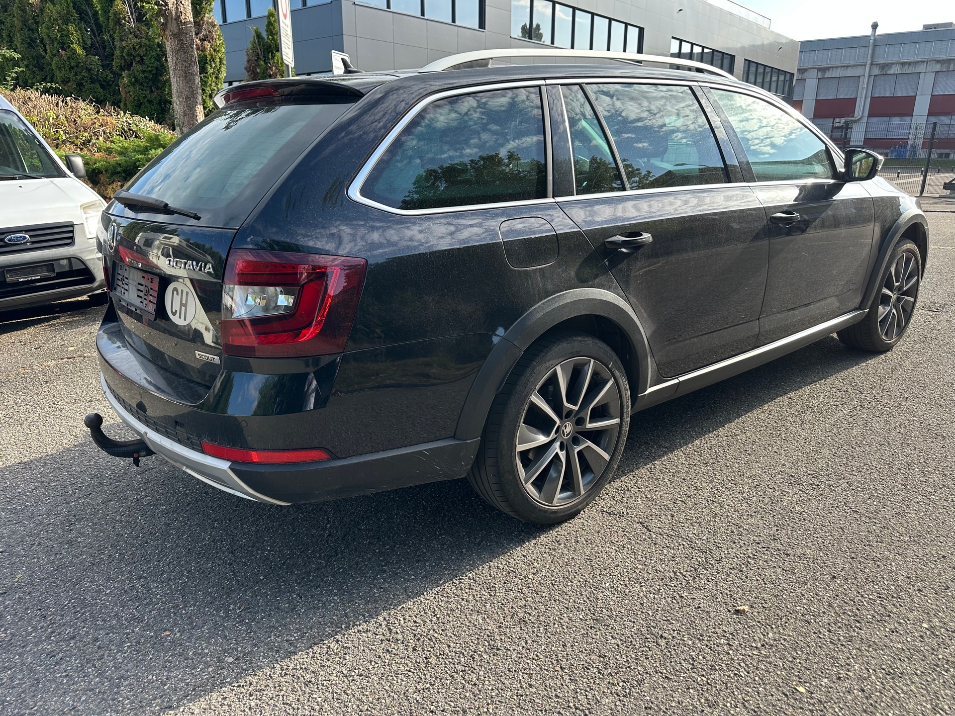 SKODA Octavia Combi 2.0 TDI Scout 4x4 DSG-image-3