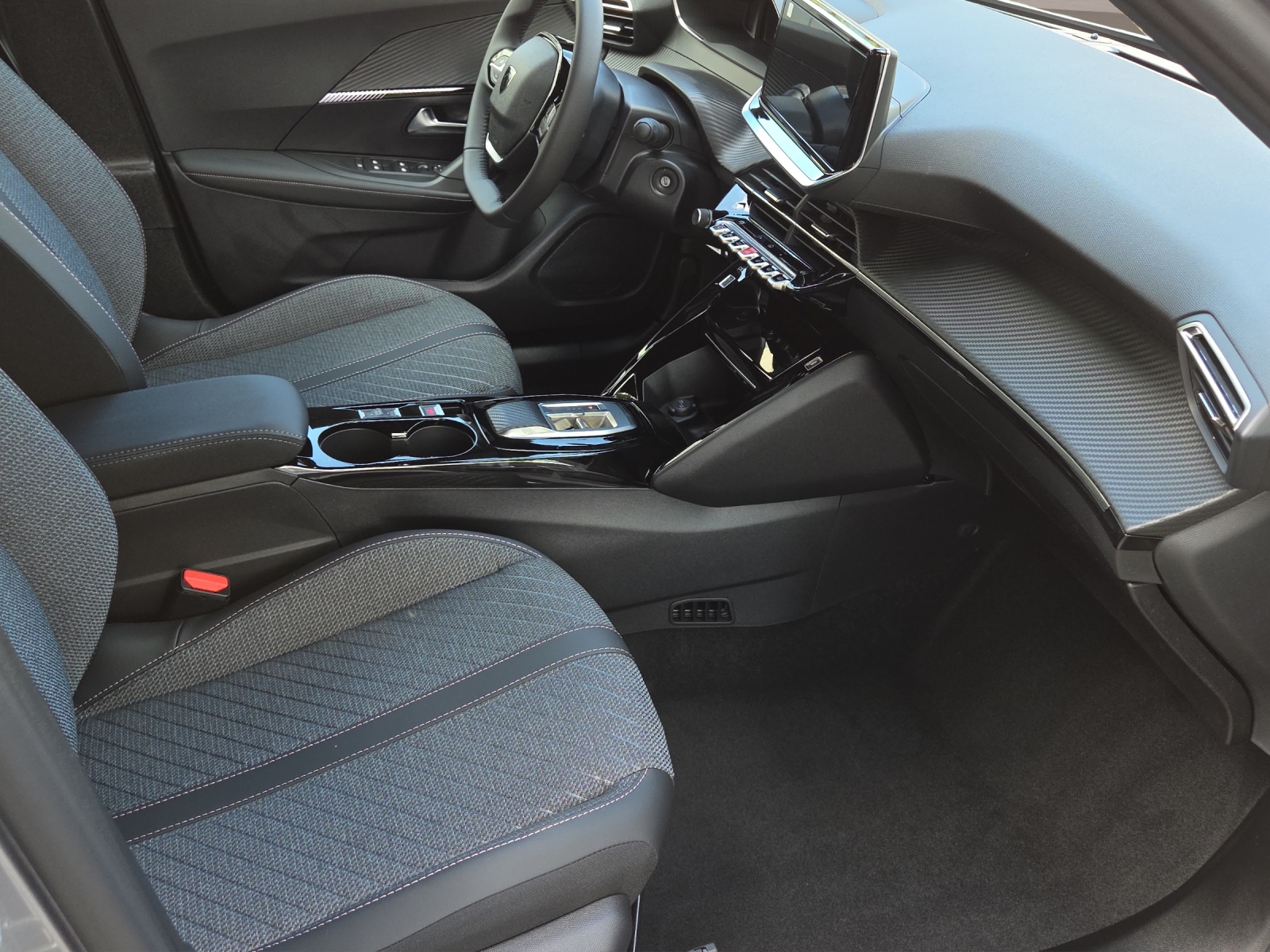PEUGEOT Peugeot 2008 Allure Hybrid 145-image-9