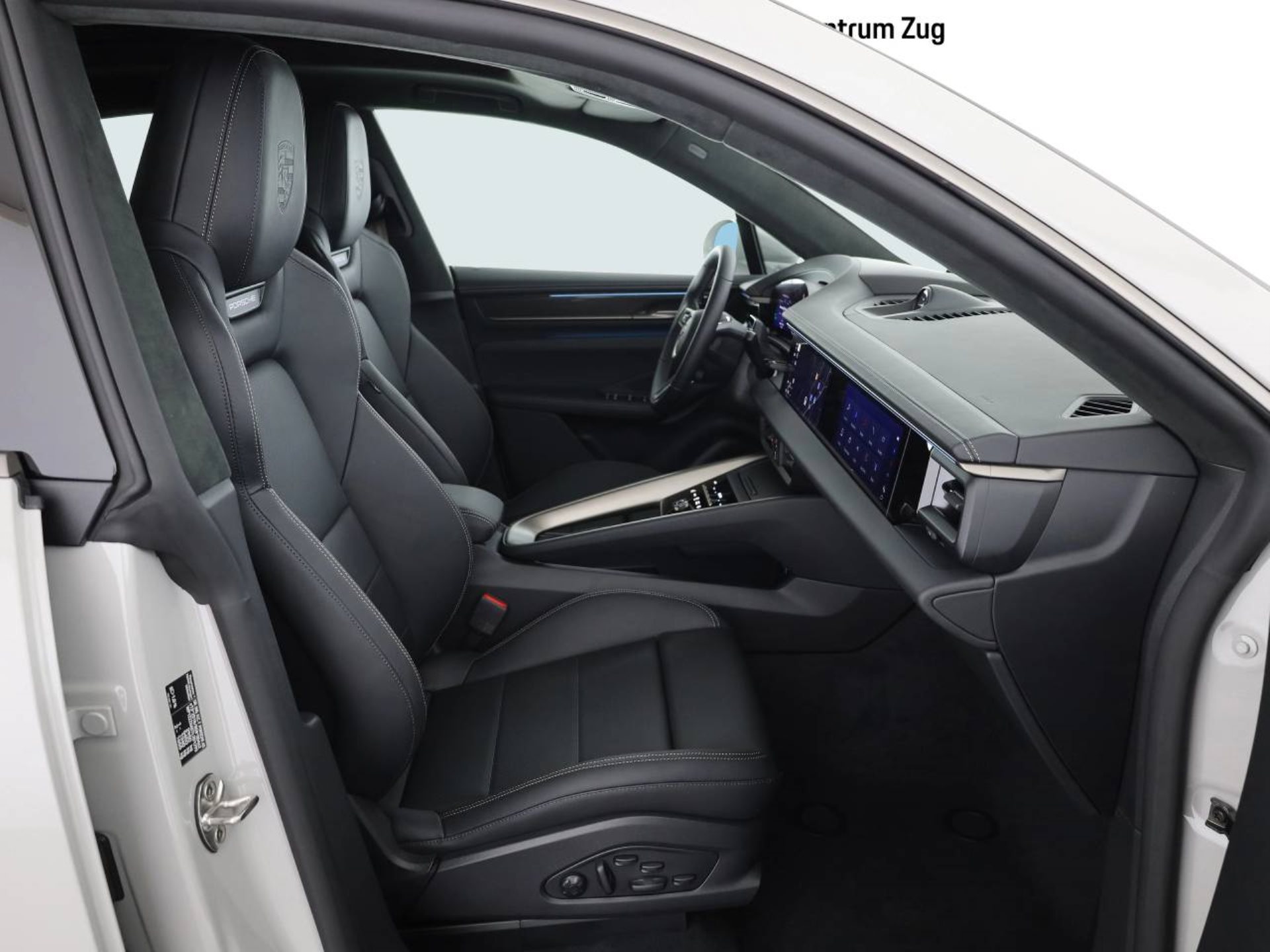 PORSCHE Macan Turbo-image-9
