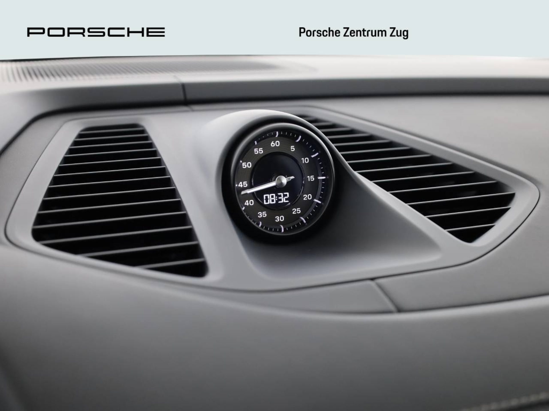 PORSCHE Macan Turbo-image-16