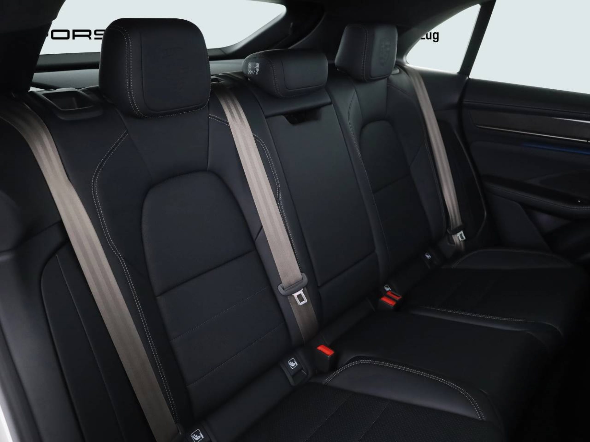 PORSCHE Macan Turbo-image-10