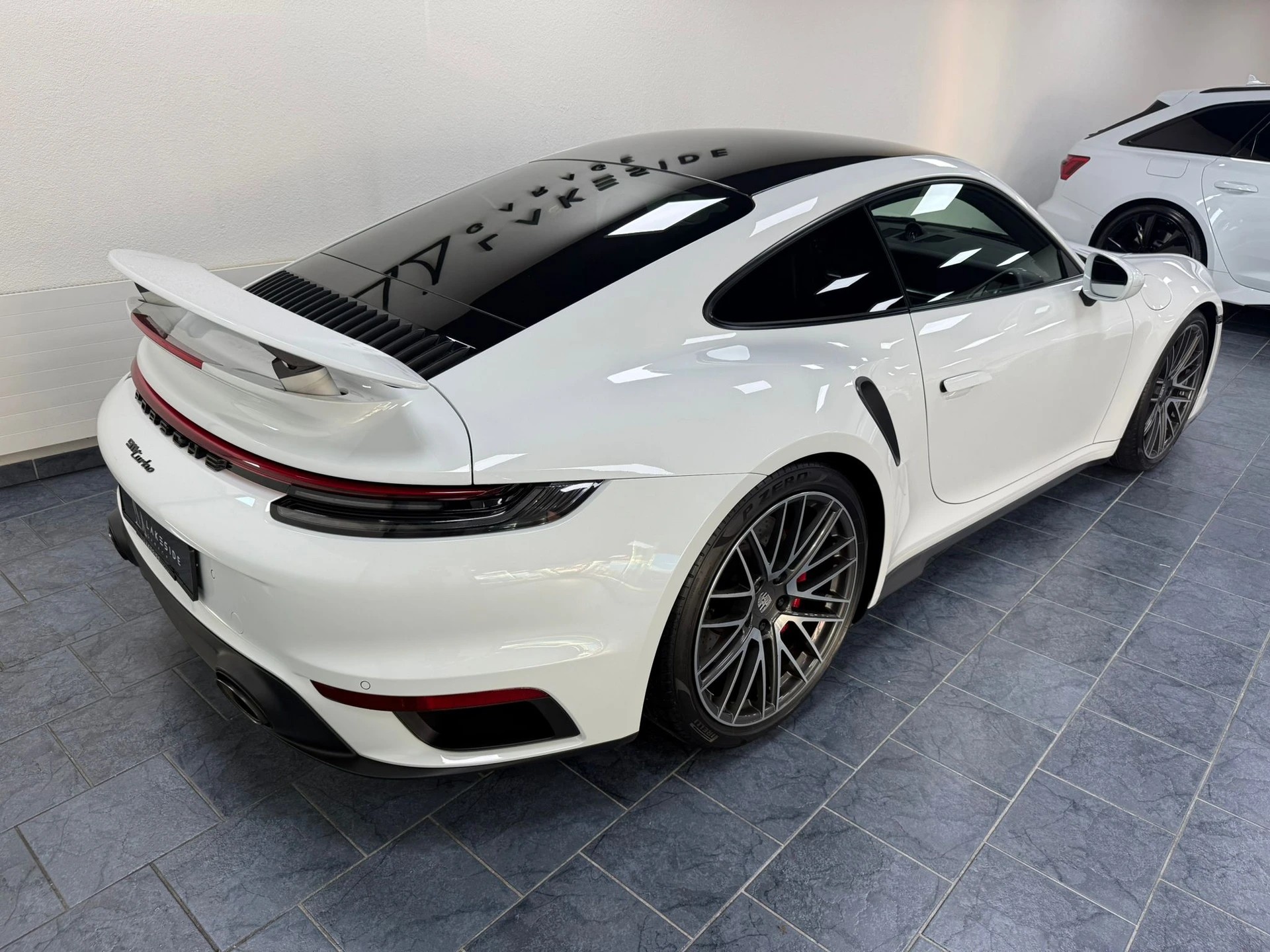 PORSCHE 911 Turbo PDK-showroom-element-3