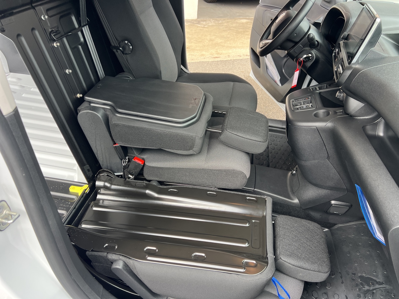 FIAT E-Doblo L1 50kWh 800kg Swiss Edition-image-10