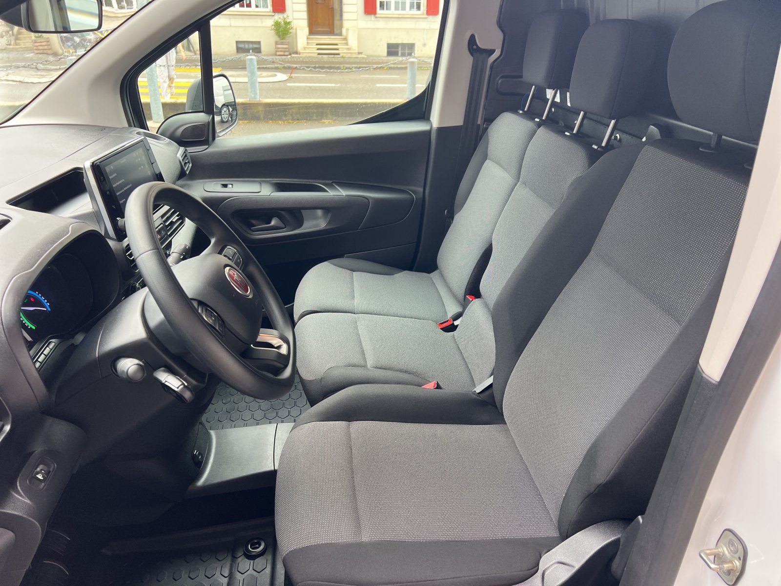 FIAT E-Doblo L1 50kWh 800kg Swiss Edition-image-6