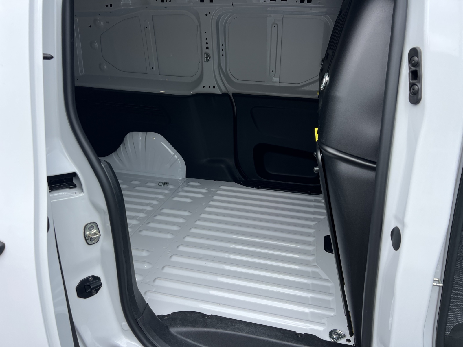 FIAT E-Doblo L1 50kWh 800kg Swiss Edition-image-8