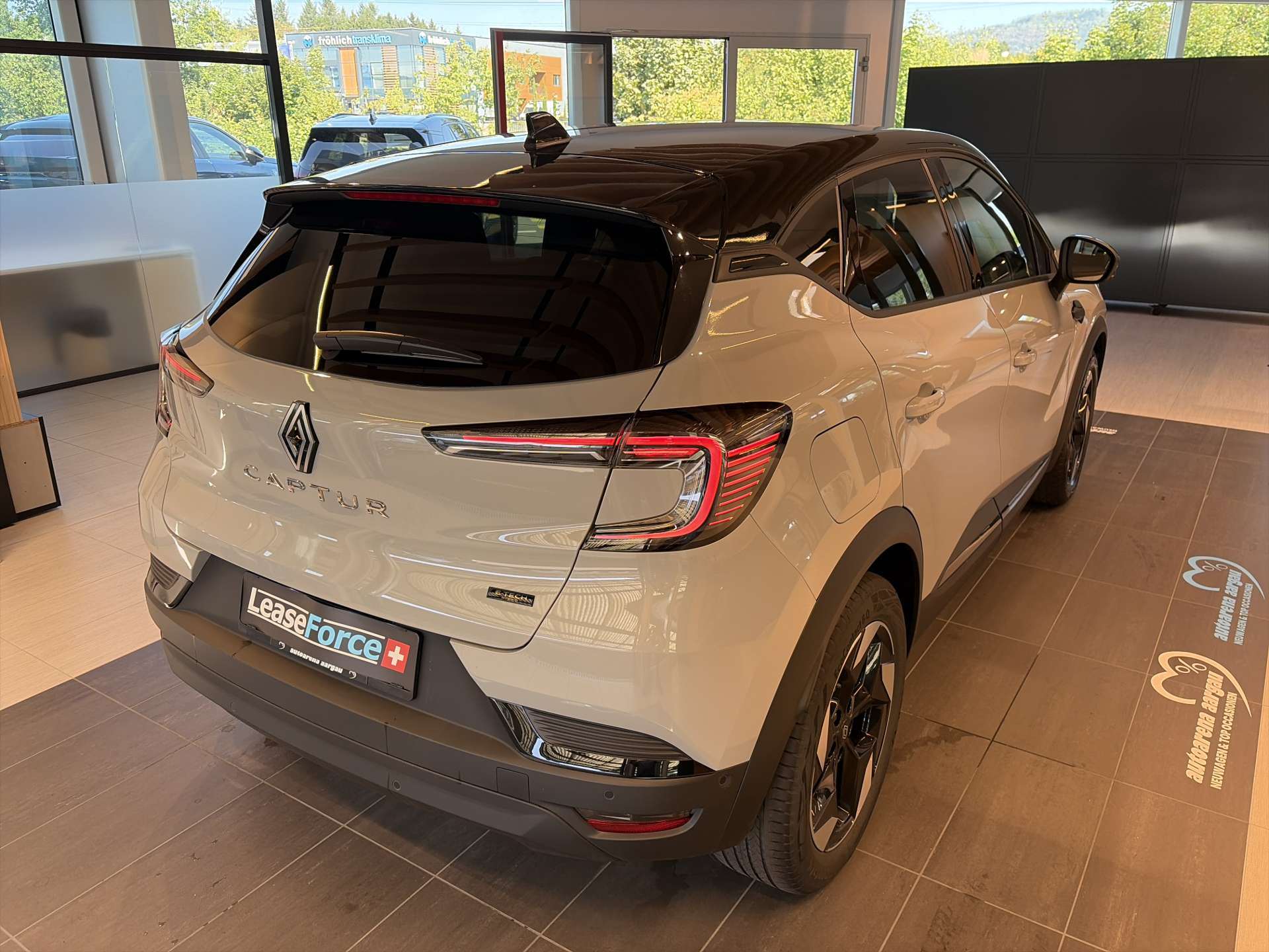 RENAULT Captur 1.8 E-Tech 160 Techno DHT-Automat-image-2