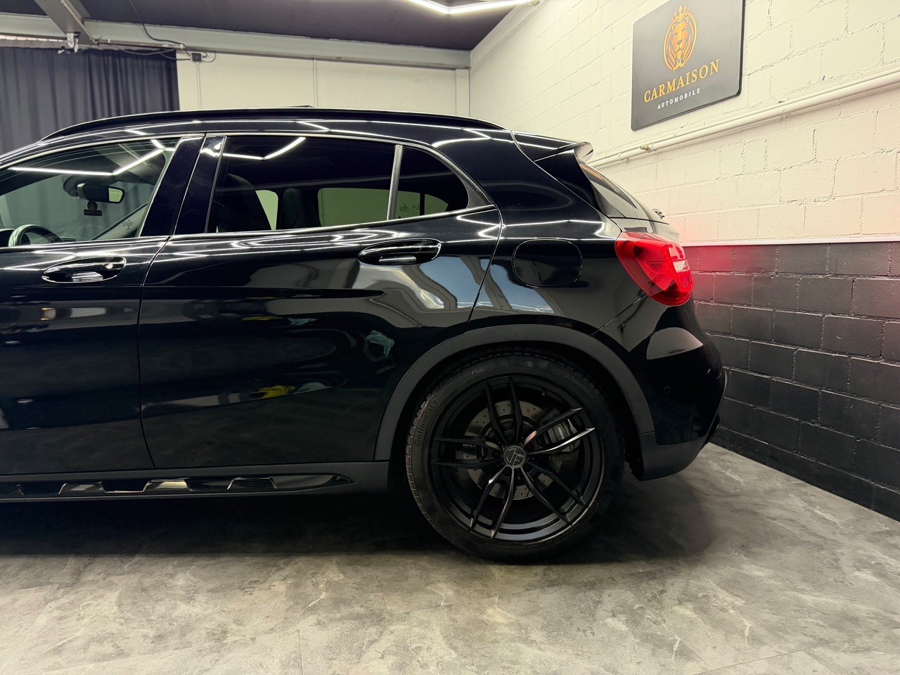 MERCEDES-BENZ GLA 45 AMG 4Matic 7G-DCT | Schiebedach-showroom-element-3