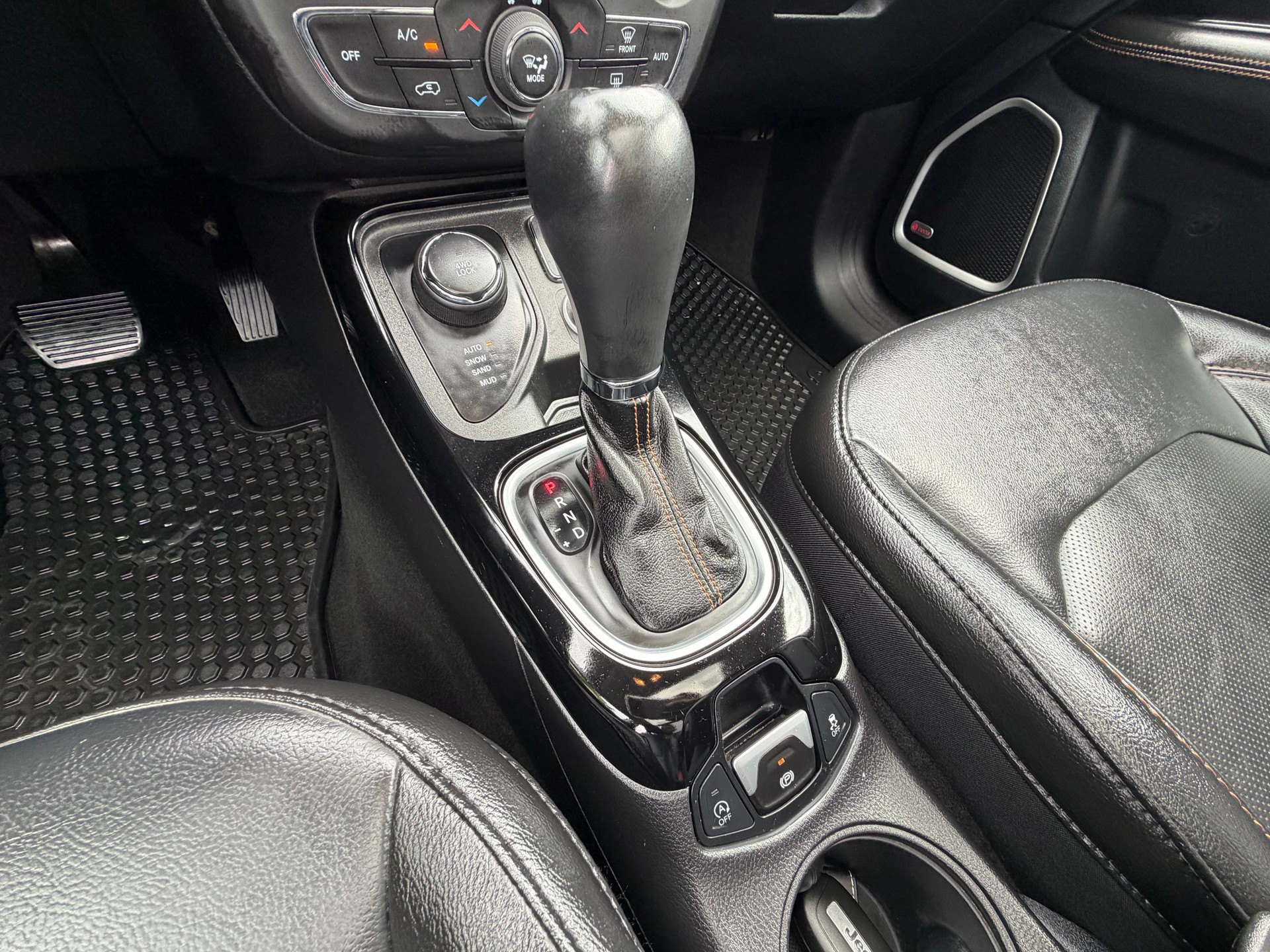 JEEP Compass 2.0CRD Limited AWD 9ATX-image-15