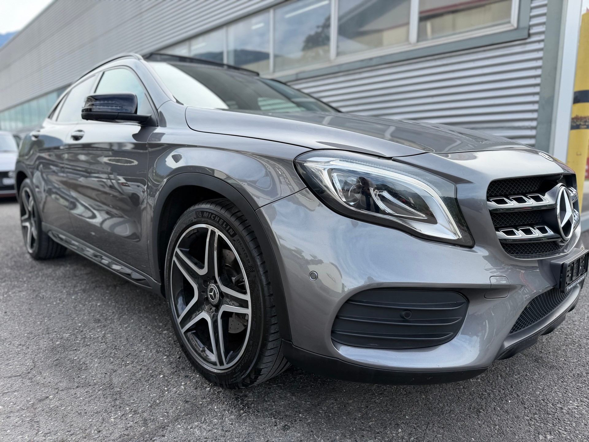 MERCEDES-BENZ GLA 250 AMG Line 4Matic 7G-DCT-image-2