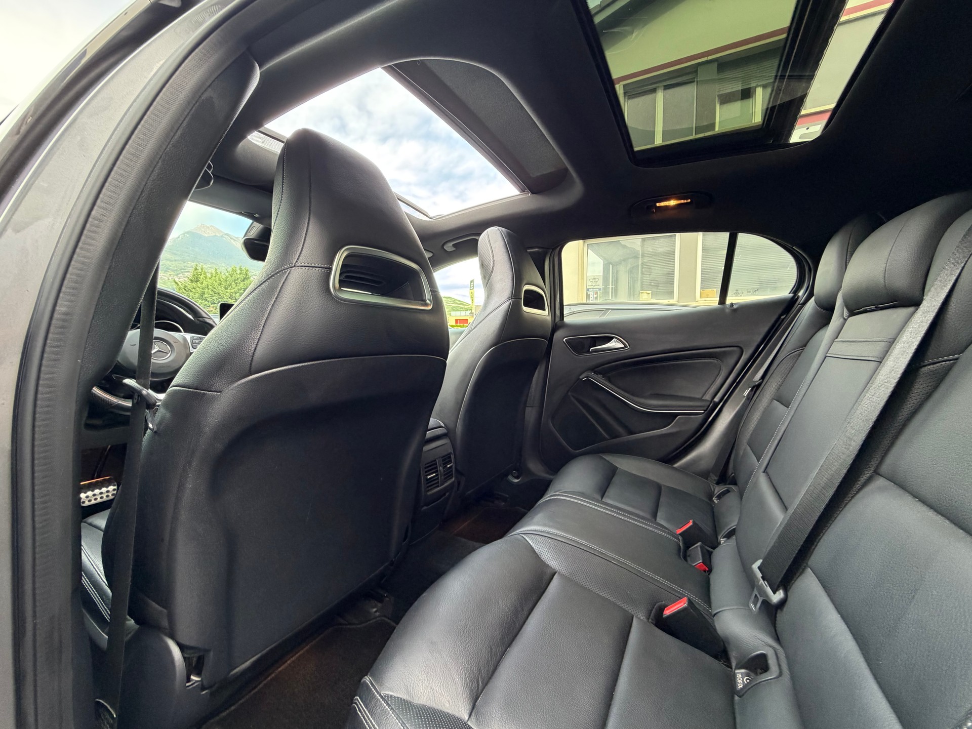 MERCEDES-BENZ GLA 250 AMG Line 4Matic 7G-DCT-image-7