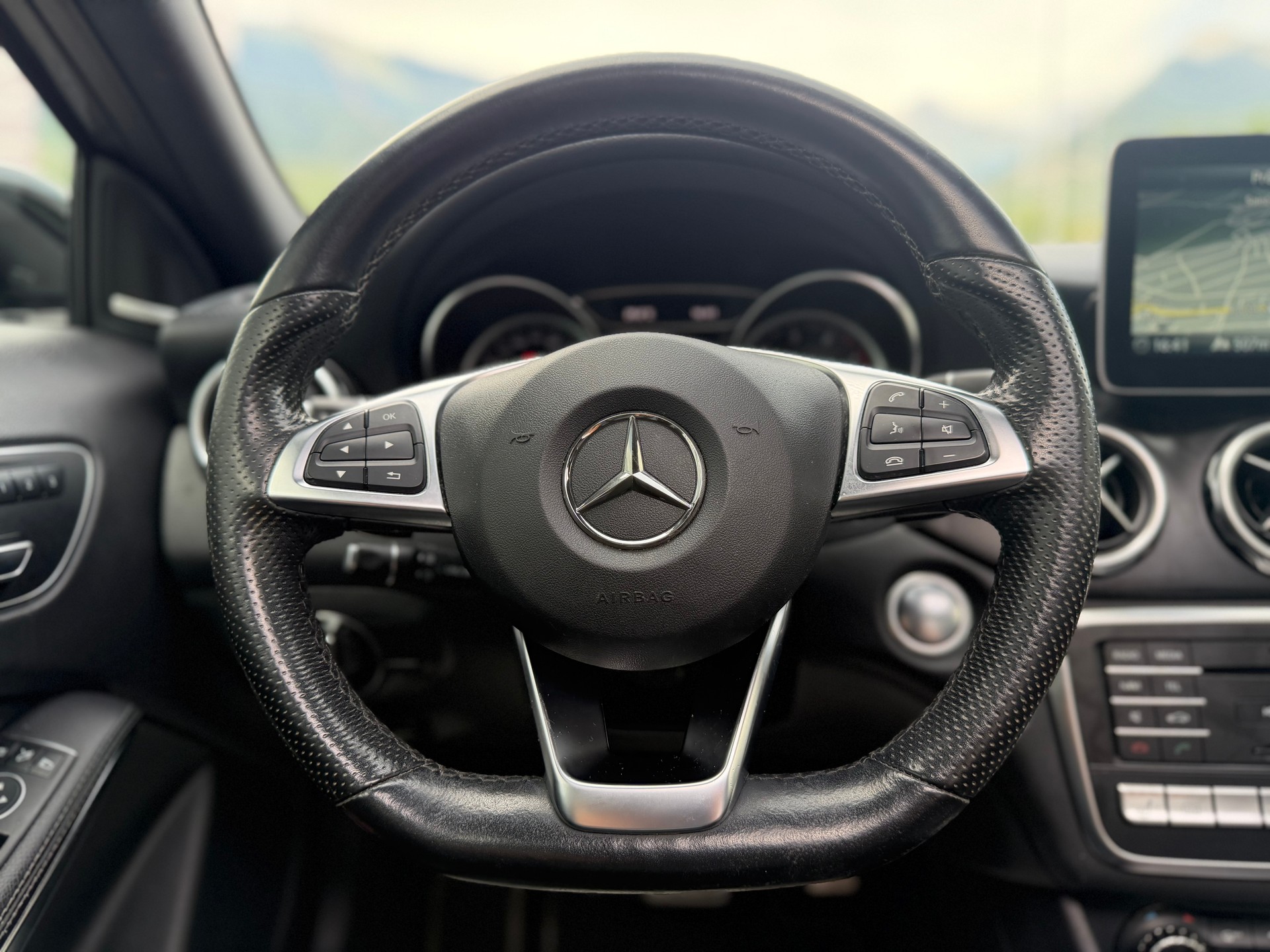 MERCEDES-BENZ GLA 250 AMG Line 4Matic 7G-DCT-image-9