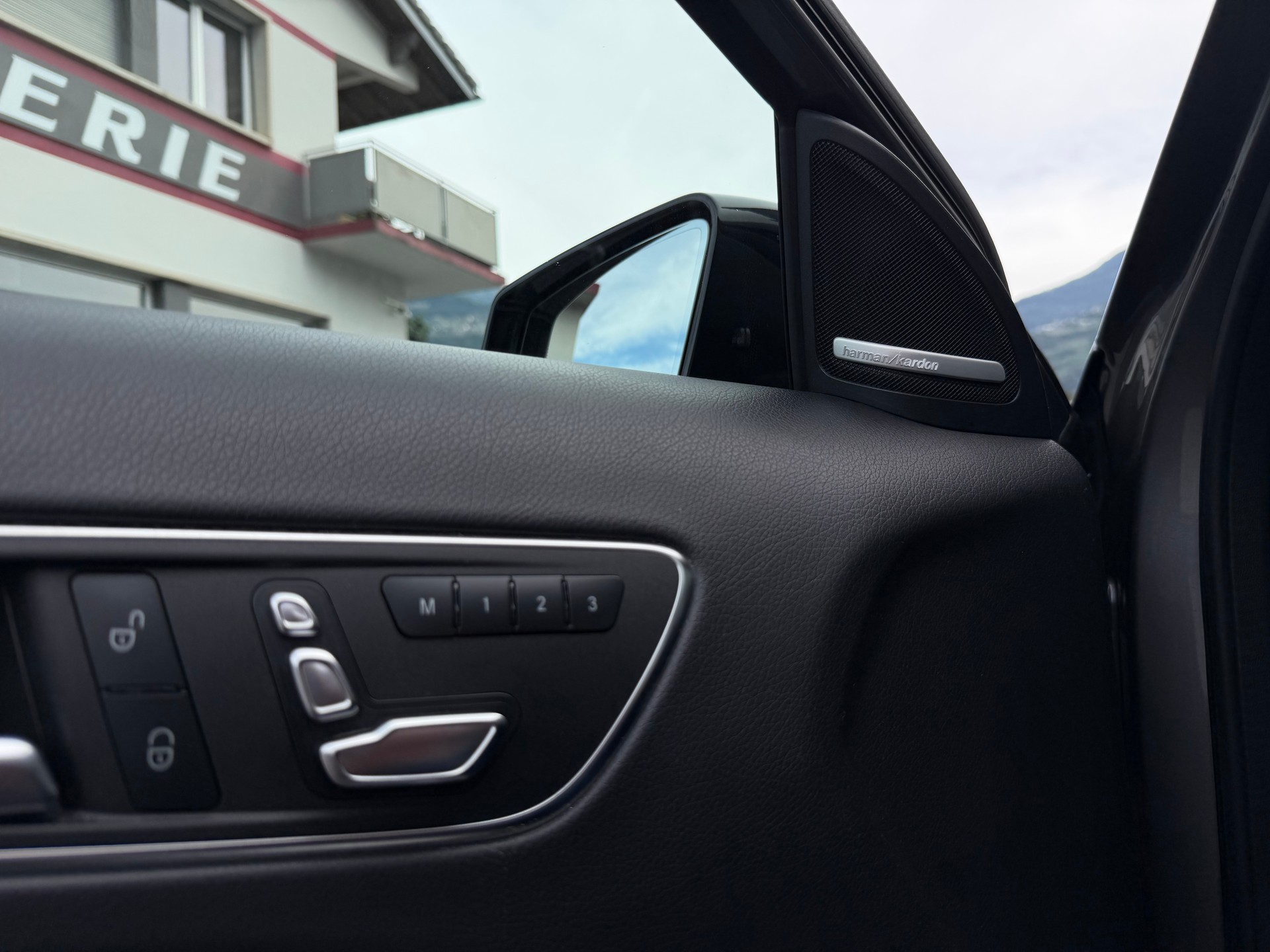 MERCEDES-BENZ GLA 250 AMG Line 4Matic 7G-DCT-image-13