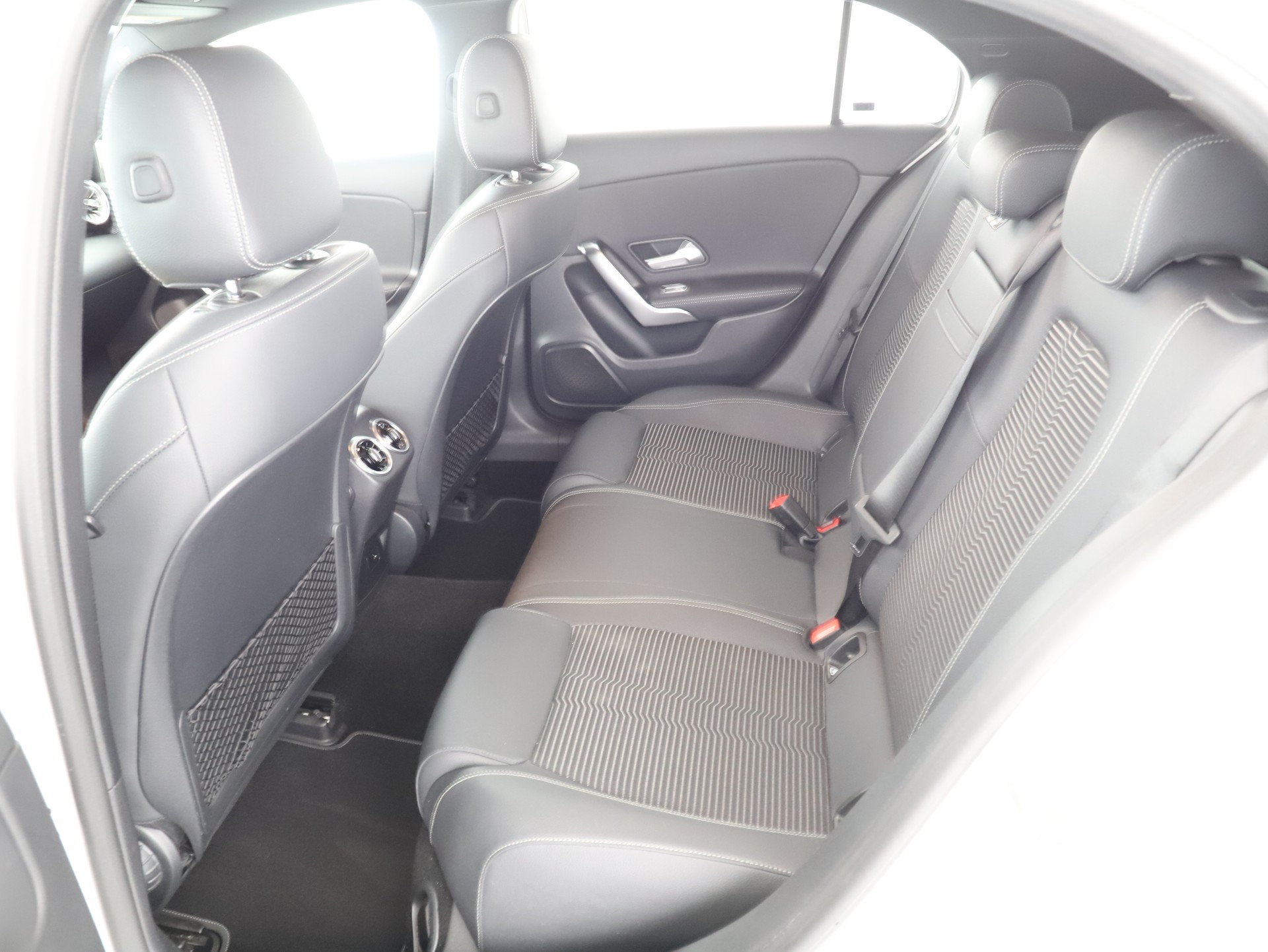 MERCEDES-BENZ A 250e Progressive-image-13