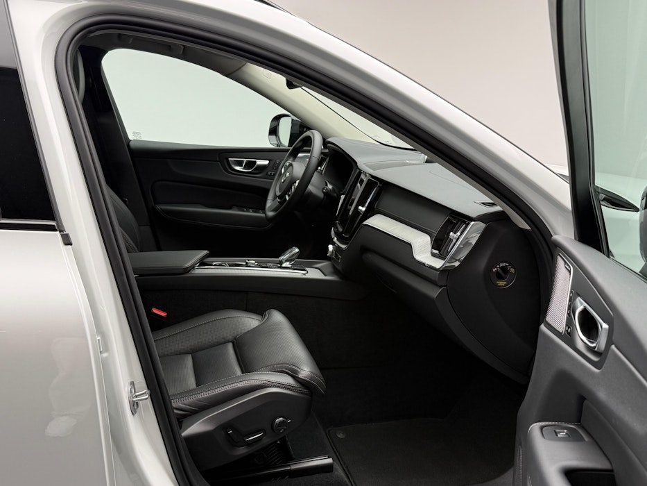 VOLVO 2.0 T8 TE XCLUSIVE Ultra Dark eAWD-image-5