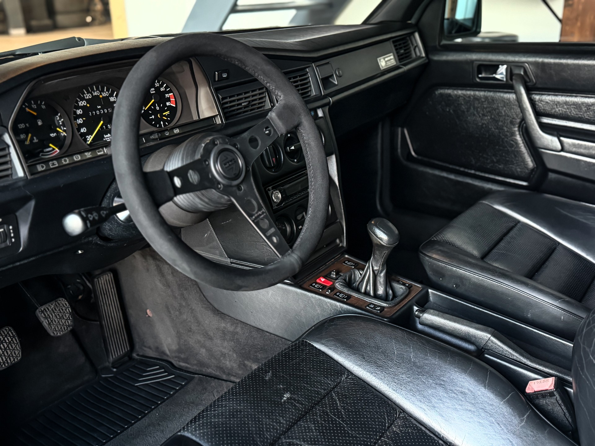 MERCEDES-BENZ 190 E 2.5-16-image-9
