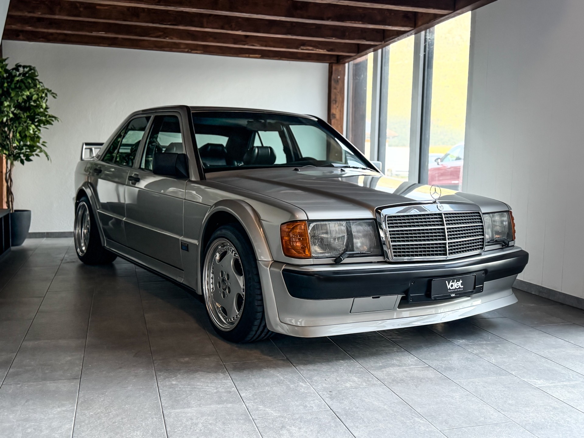 MERCEDES-BENZ 190 E 2.5-16-image-1