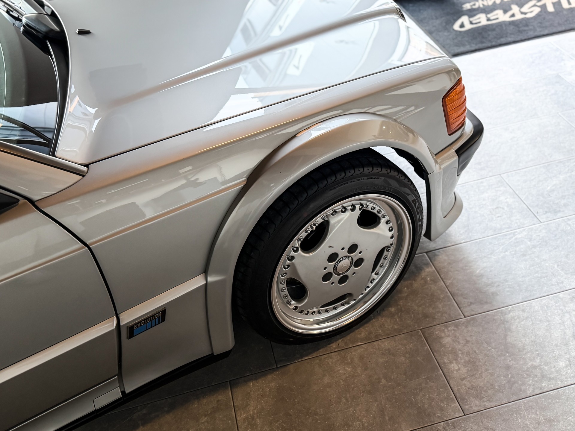 MERCEDES-BENZ 190 E 2.5-16-image-3