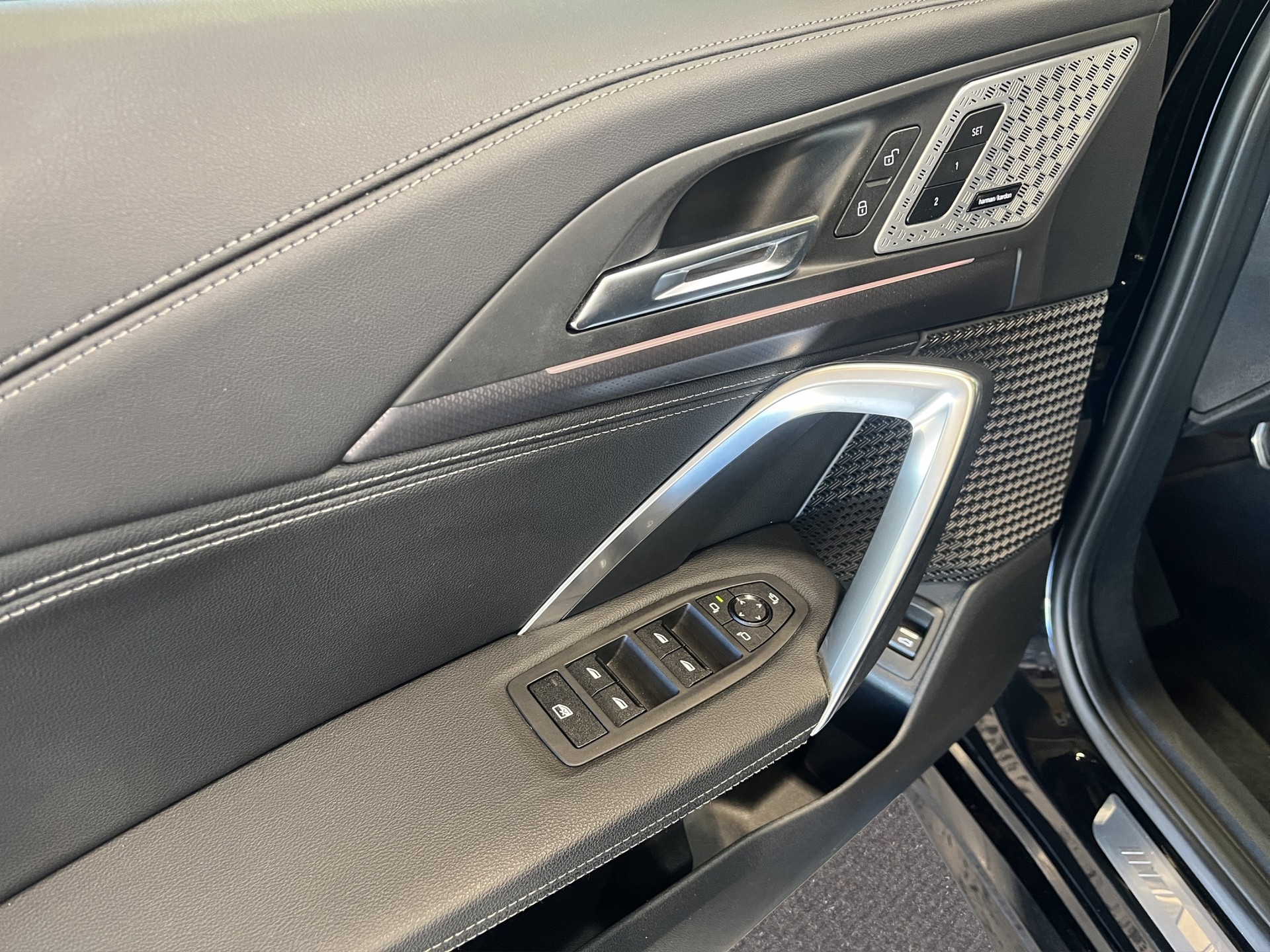 BMW X1 23i xDrive paddles-image-11