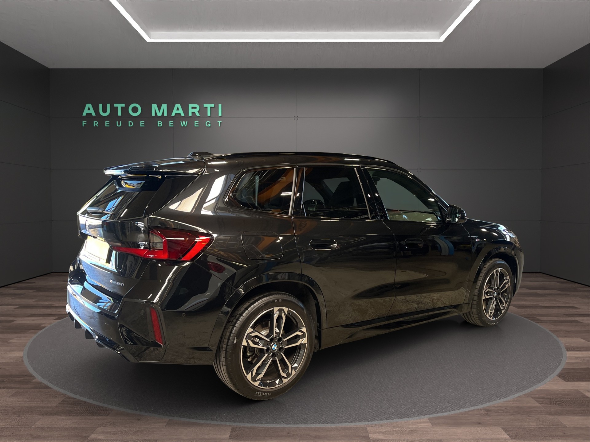 BMW X1 23i xDrive paddles-image-3