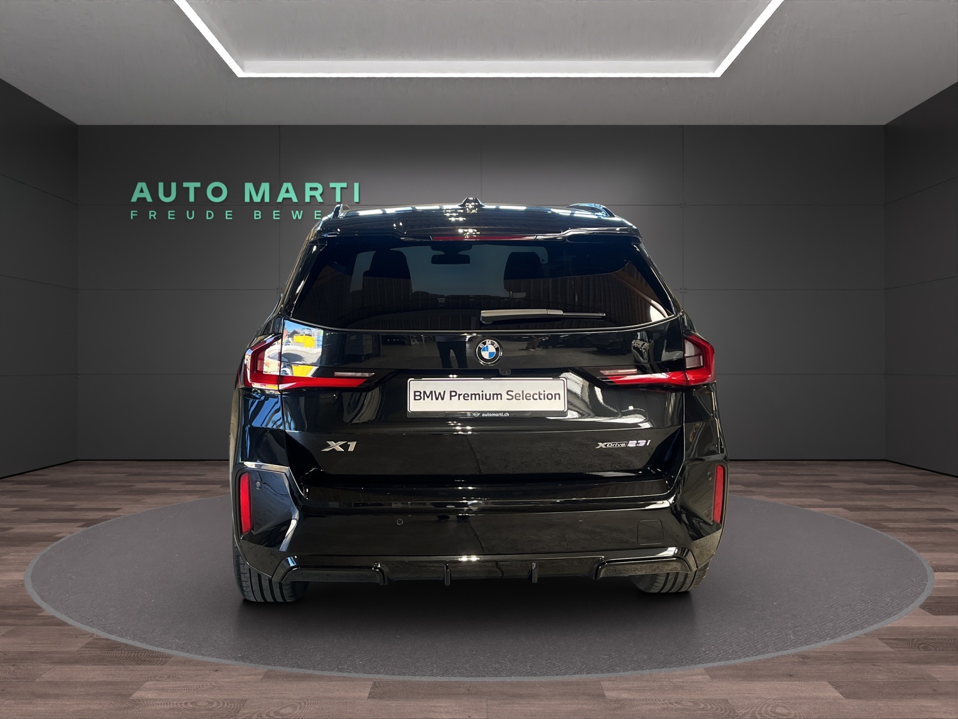 BMW X1 23i xDrive paddles-image-2