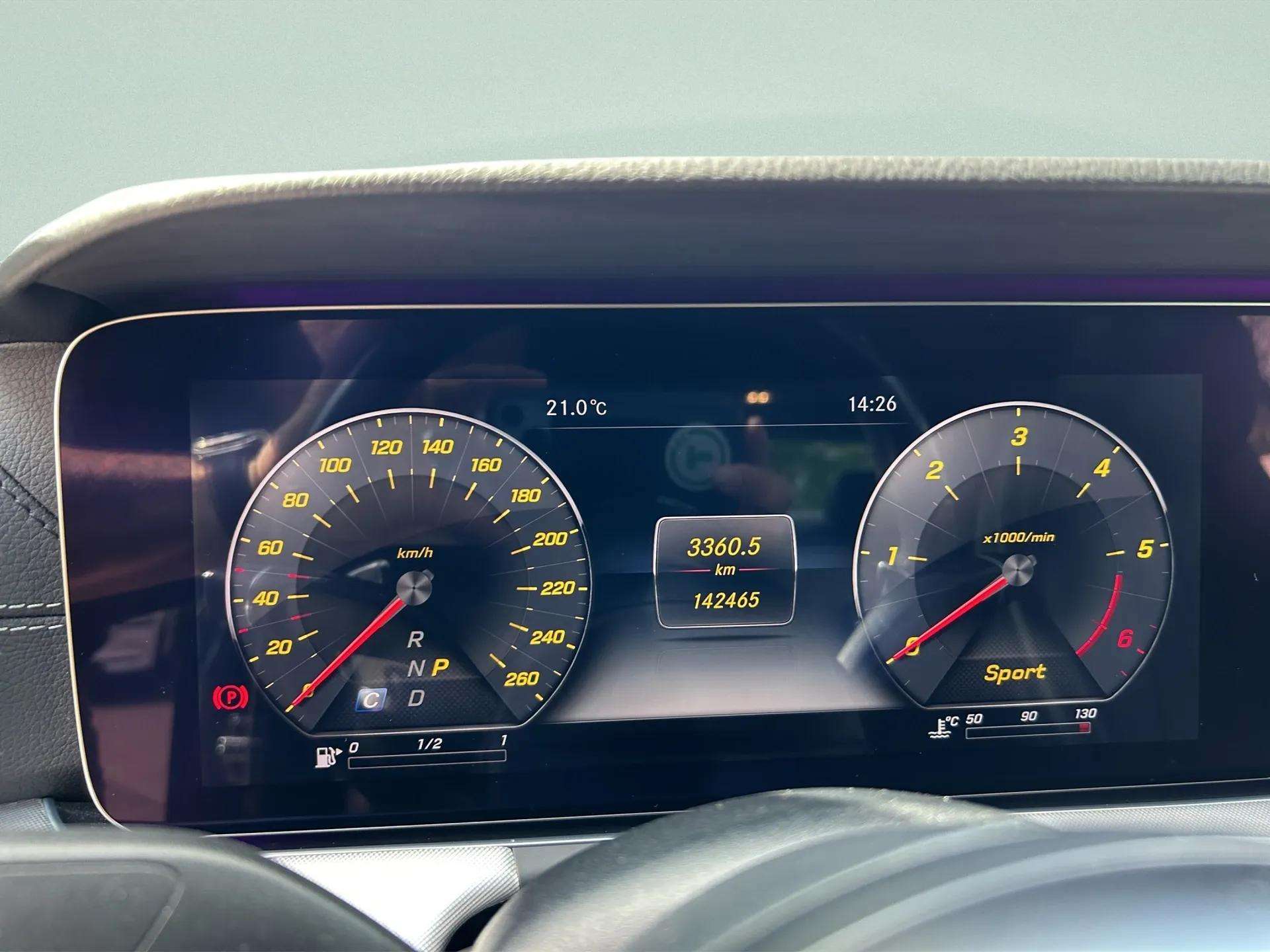 MERCEDES-BENZ E 220 d Coupé AMG Line 4 Matic 9G-Tronic-image-15