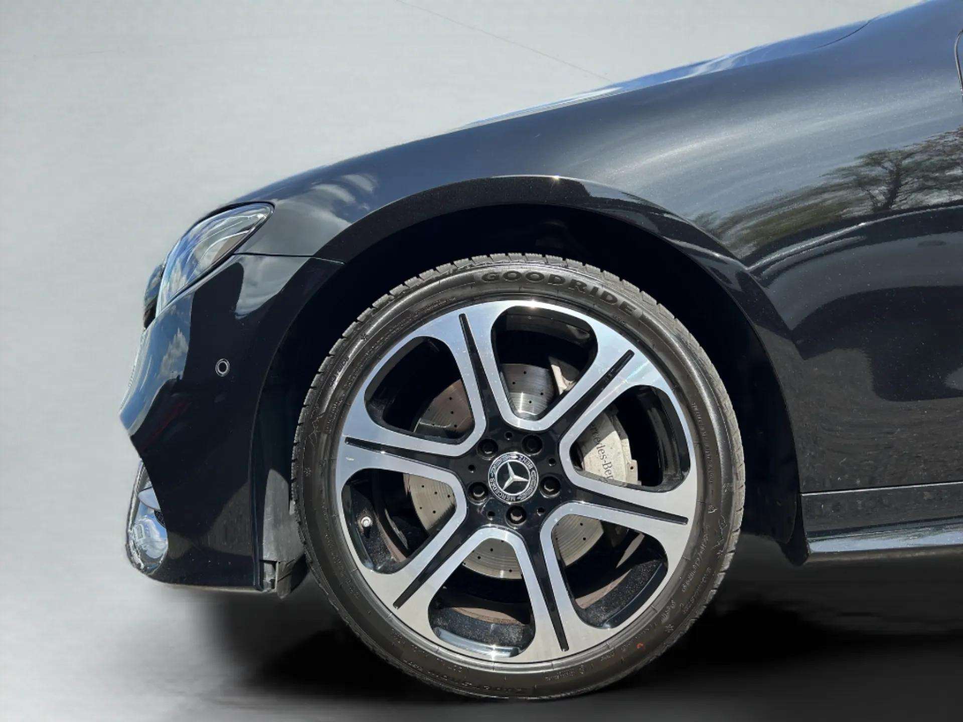 MERCEDES-BENZ E 220 d Coupé AMG Line 4 Matic 9G-Tronic-image-9
