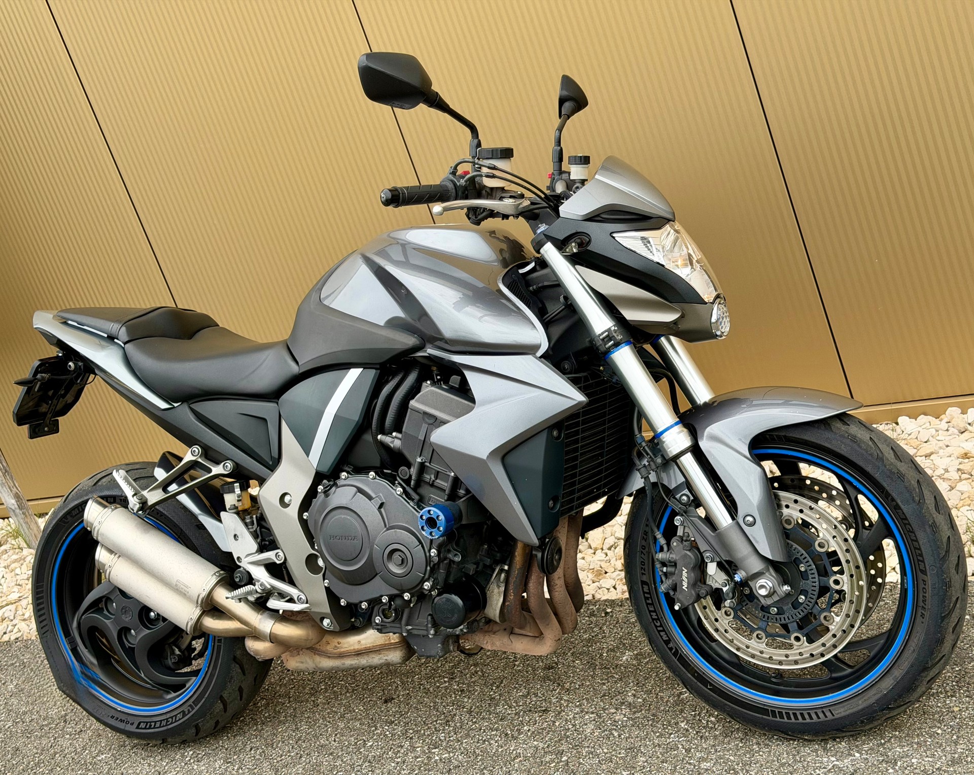 HONDA CB 1000 R ABS-showroom-element-2
