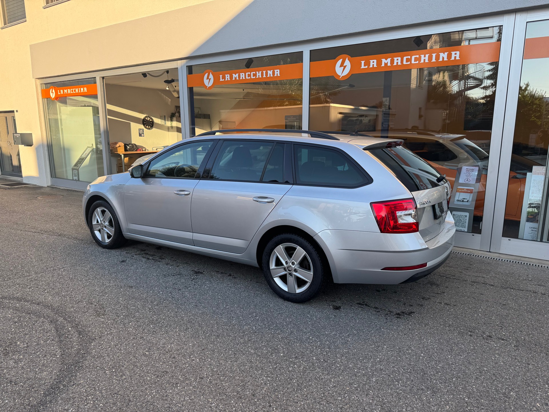SKODA Octavia Combi 2.0 TDI Style 4x4-image-2