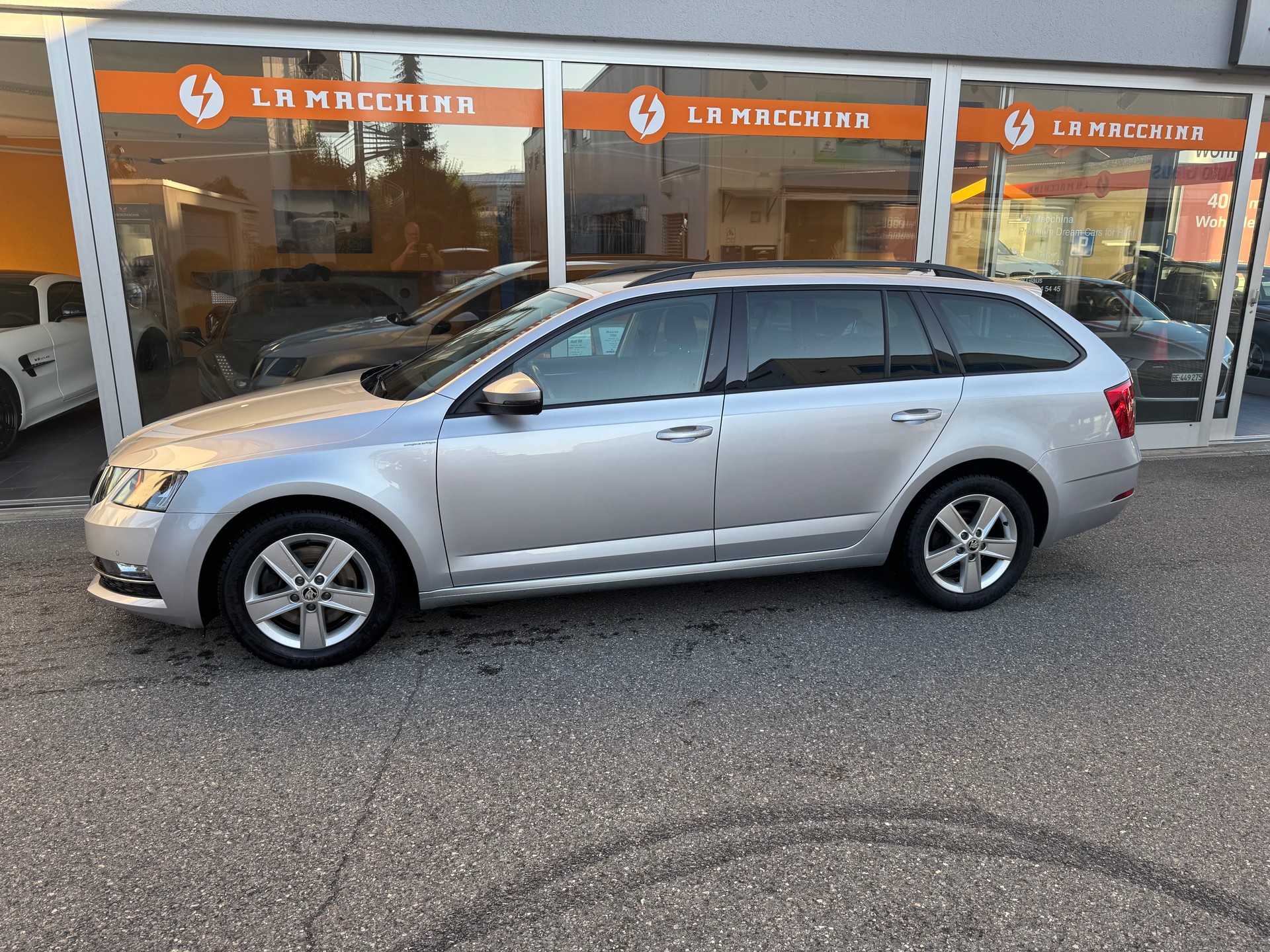 SKODA Octavia Combi 2.0 TDI Style 4x4-image-1