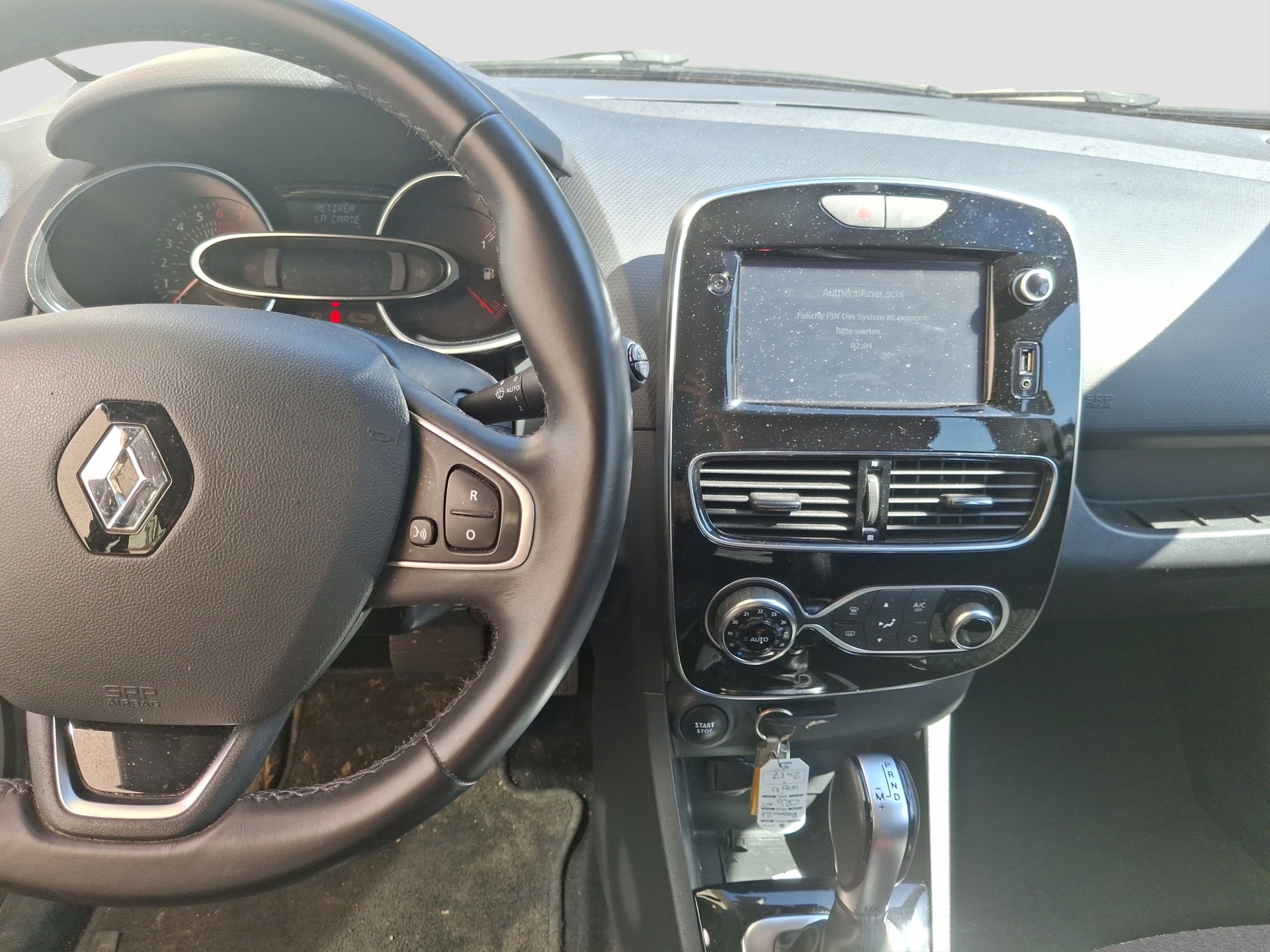 RENAULT Clio 1.2 16V T Intens EDC-image-8