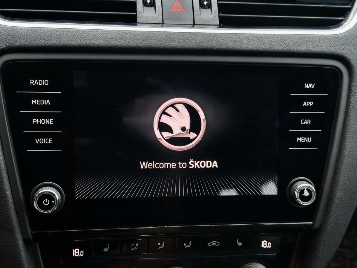 SKODA Octavia Combi 1.6 TDI Ambition DSG-image-24