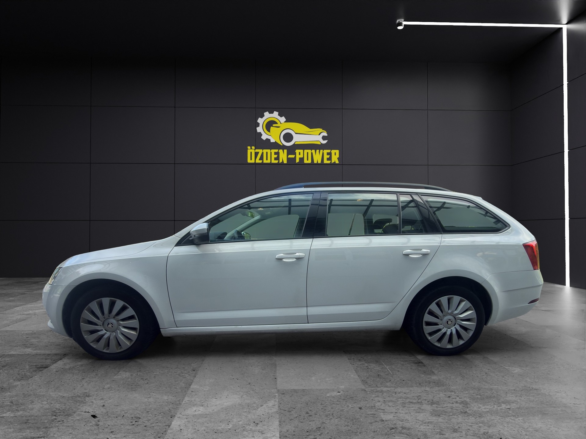SKODA Octavia Combi 1.6 TDI Ambition DSG-image-6