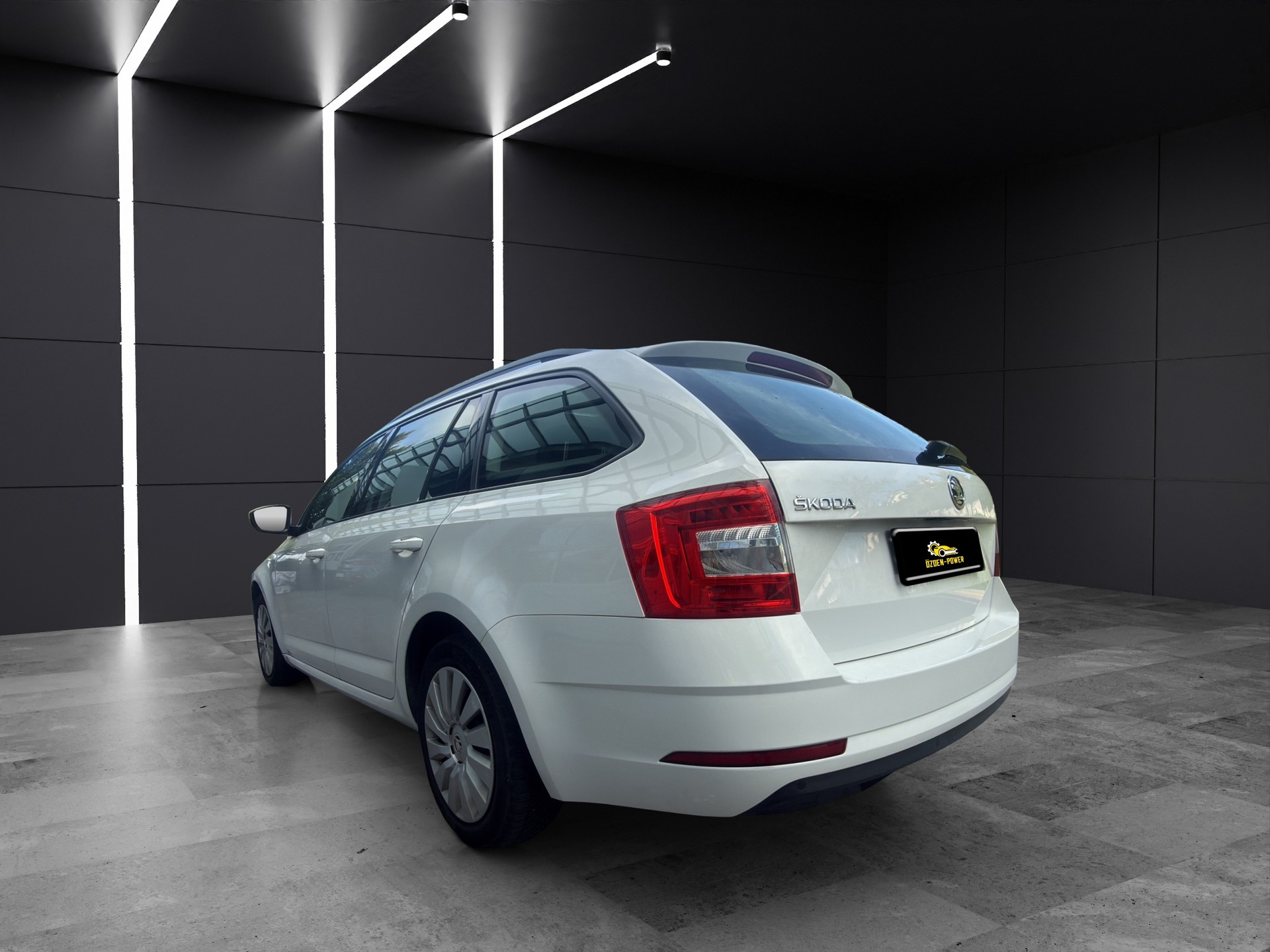 SKODA Octavia Combi 1.6 TDI Ambition DSG-image-5