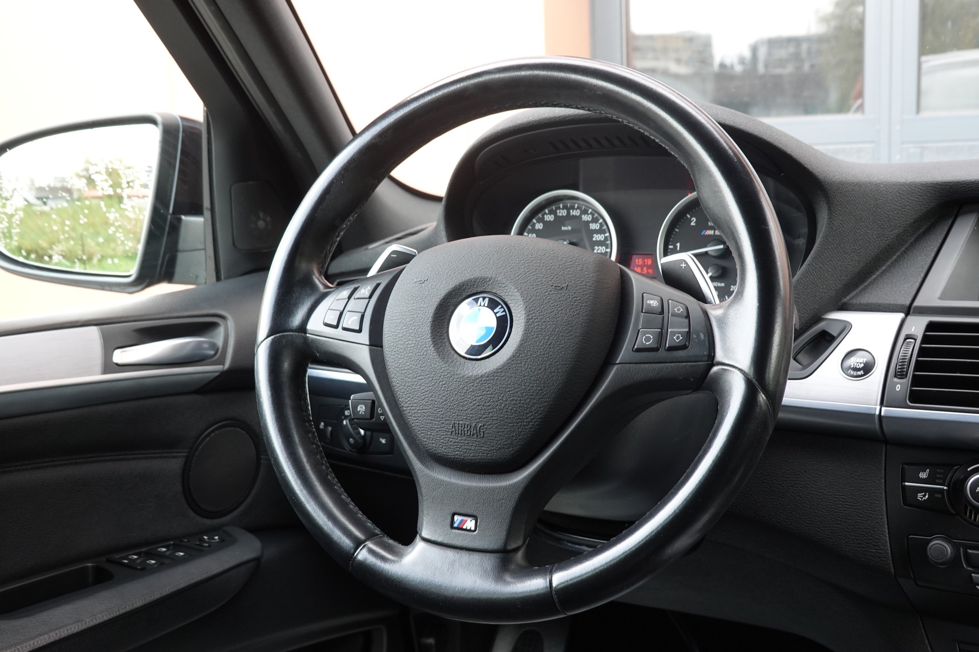 BMW X5 xDrive M50d "* CH Auto * Pack M * Caméra de Recul * Volant M * Sièges Sport Elect. Mém * Navigation Profess *"-image-12
