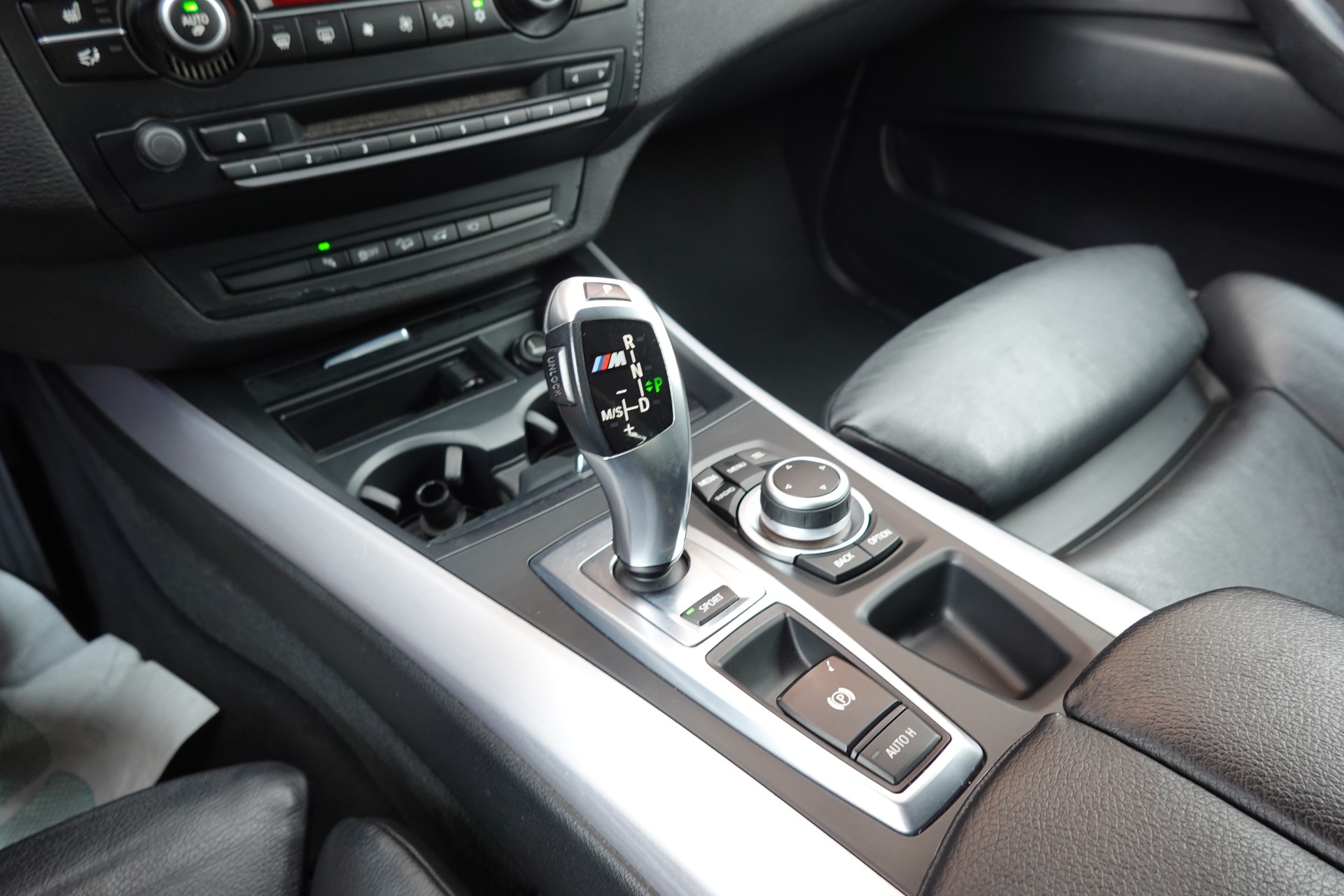 BMW X5 xDrive M50d "* CH Auto * Pack M * Caméra de Recul * Volant M * Sièges Sport Elect. Mém * Navigation Profess *"-image-17
