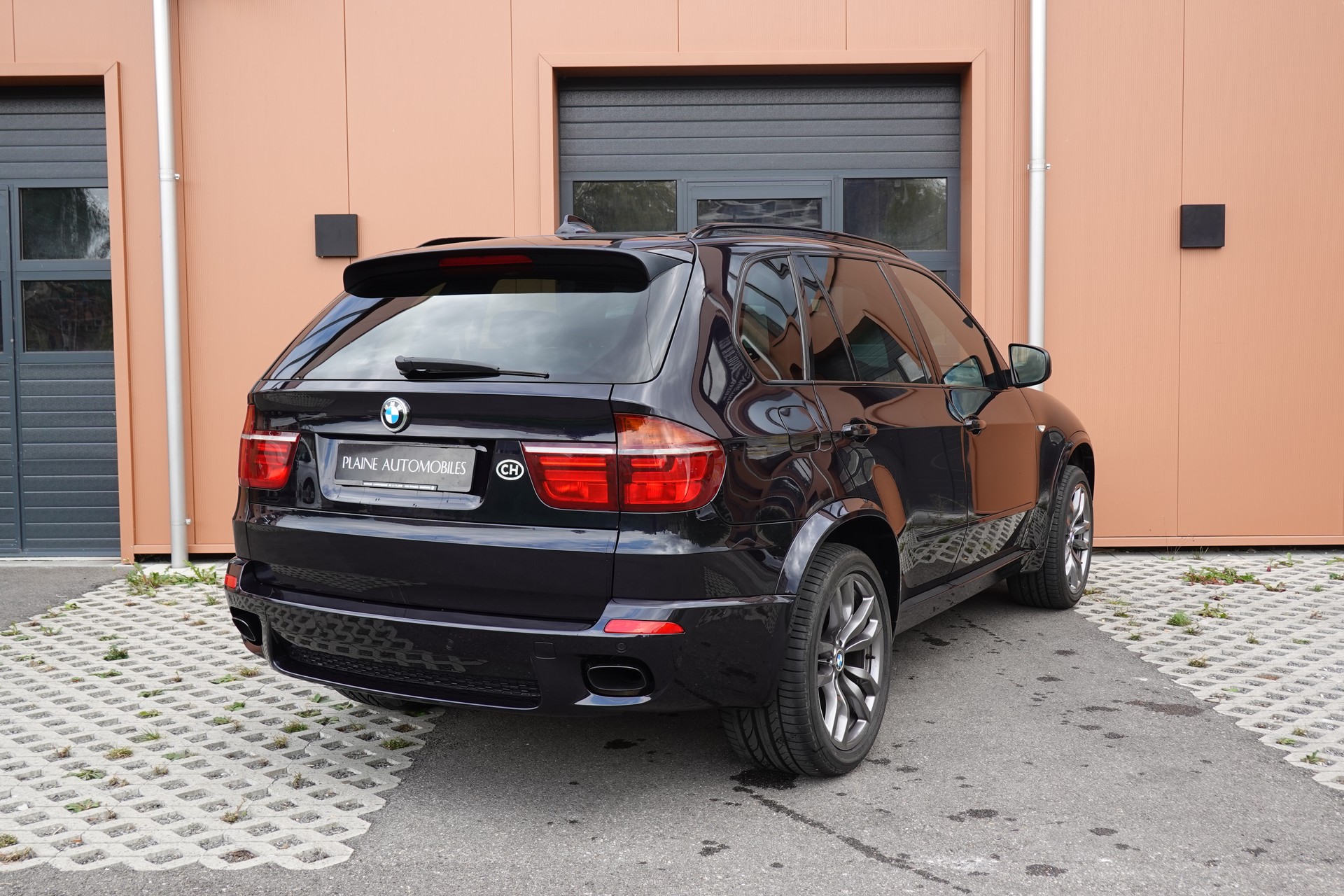 BMW X5 xDrive M50d "* CH Auto * Pack M * Caméra de Recul * Volant M * Sièges Sport Elect. Mém * Navigation Profess *"-image-8