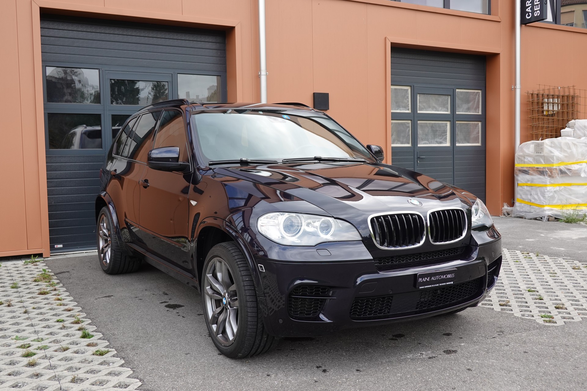 BMW X5 xDrive M50d "* CH Auto * Pack M * Caméra de Recul * Volant M * Sièges Sport Elect. Mém * Navigation Profess *"-image-2
