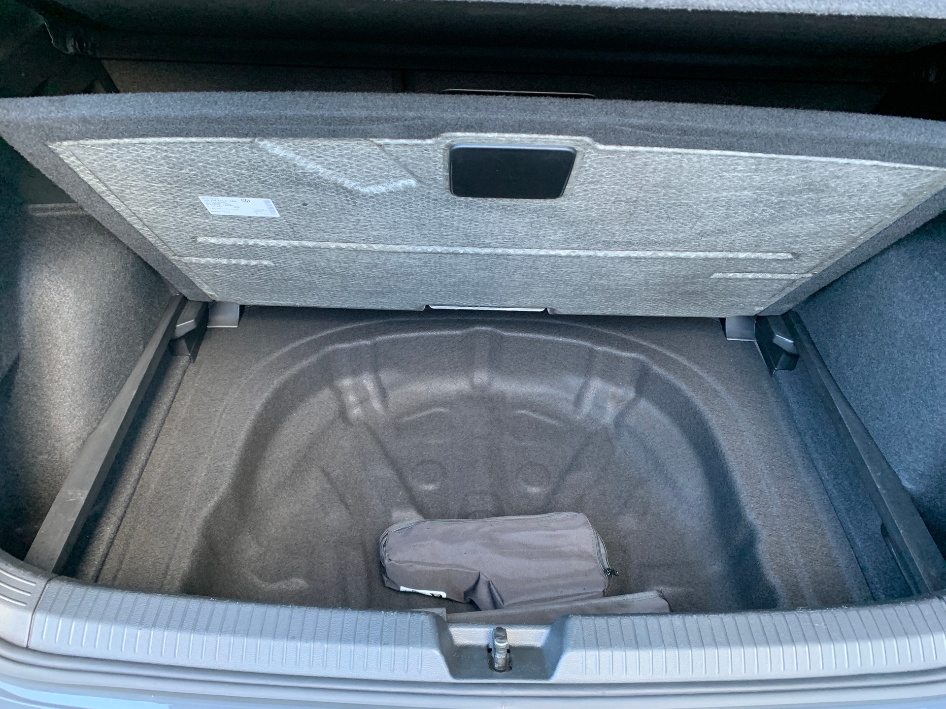 VW Golf 1.5 e TSI mHEV R-Line DSG-image-18