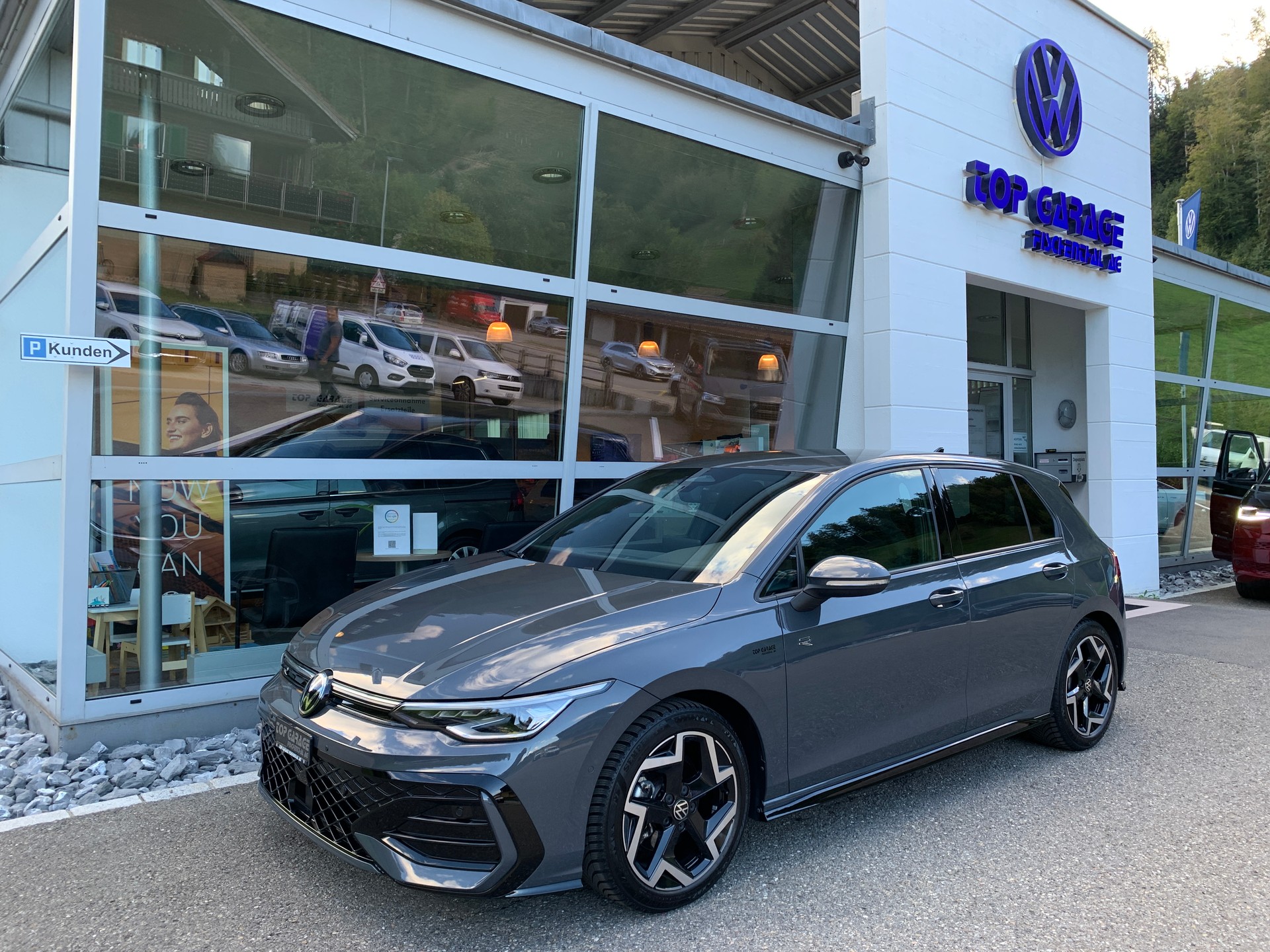 VW Golf 1.5 e TSI mHEV R-Line DSG-image-0